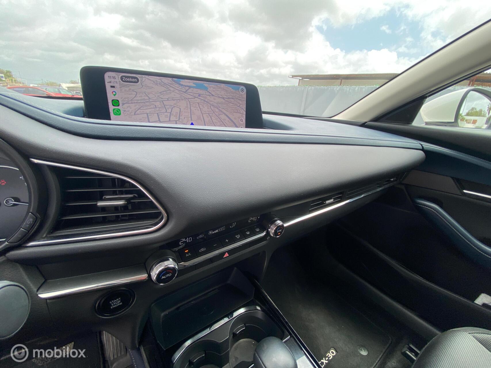 Mazda CX-30 photo 10