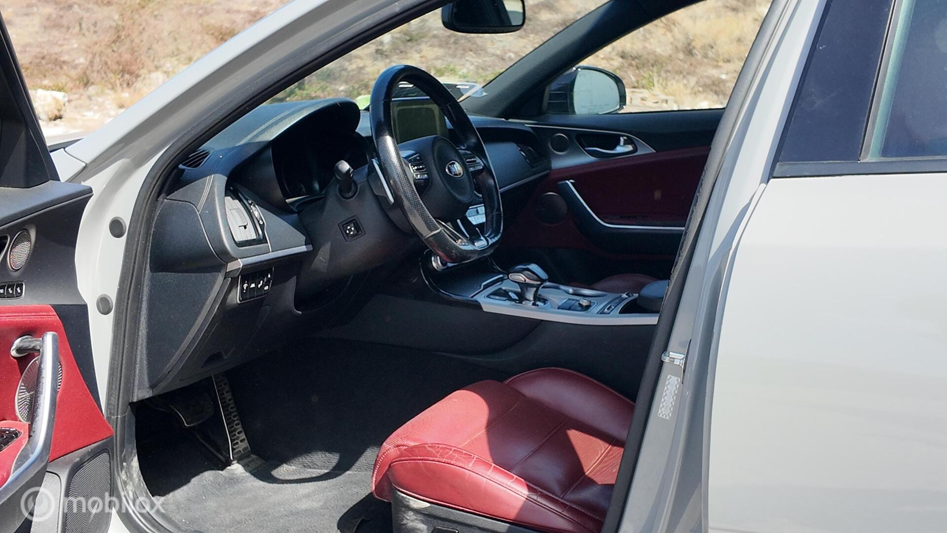 Kia Stinger GT photo 11