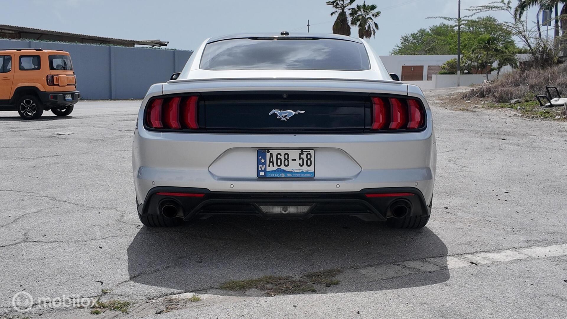 Ford Mustang photo 5