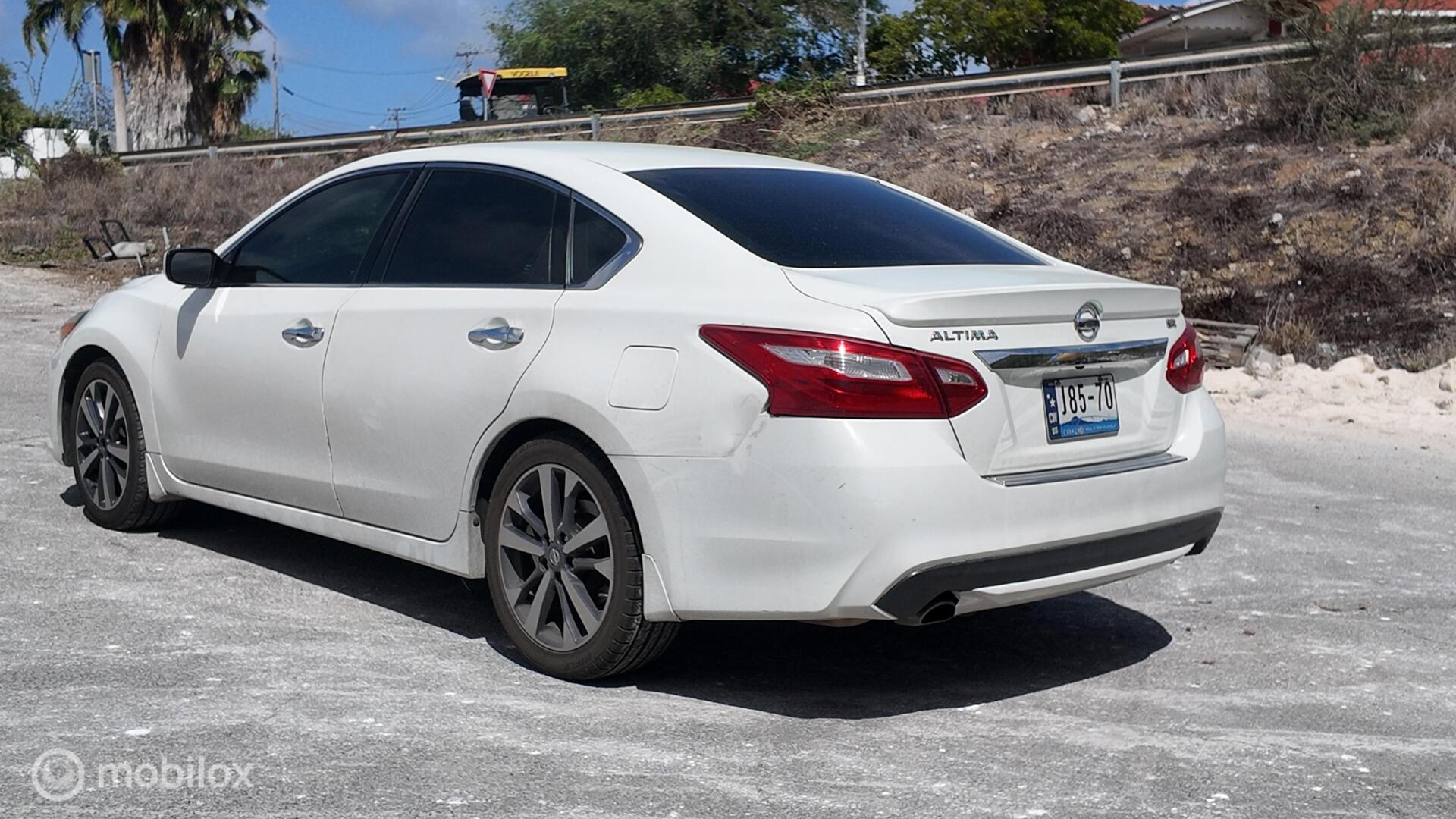 Nissan Altima photo 4