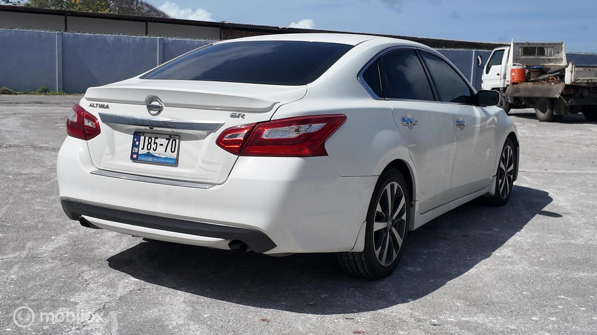 Nissan Altima photo 6