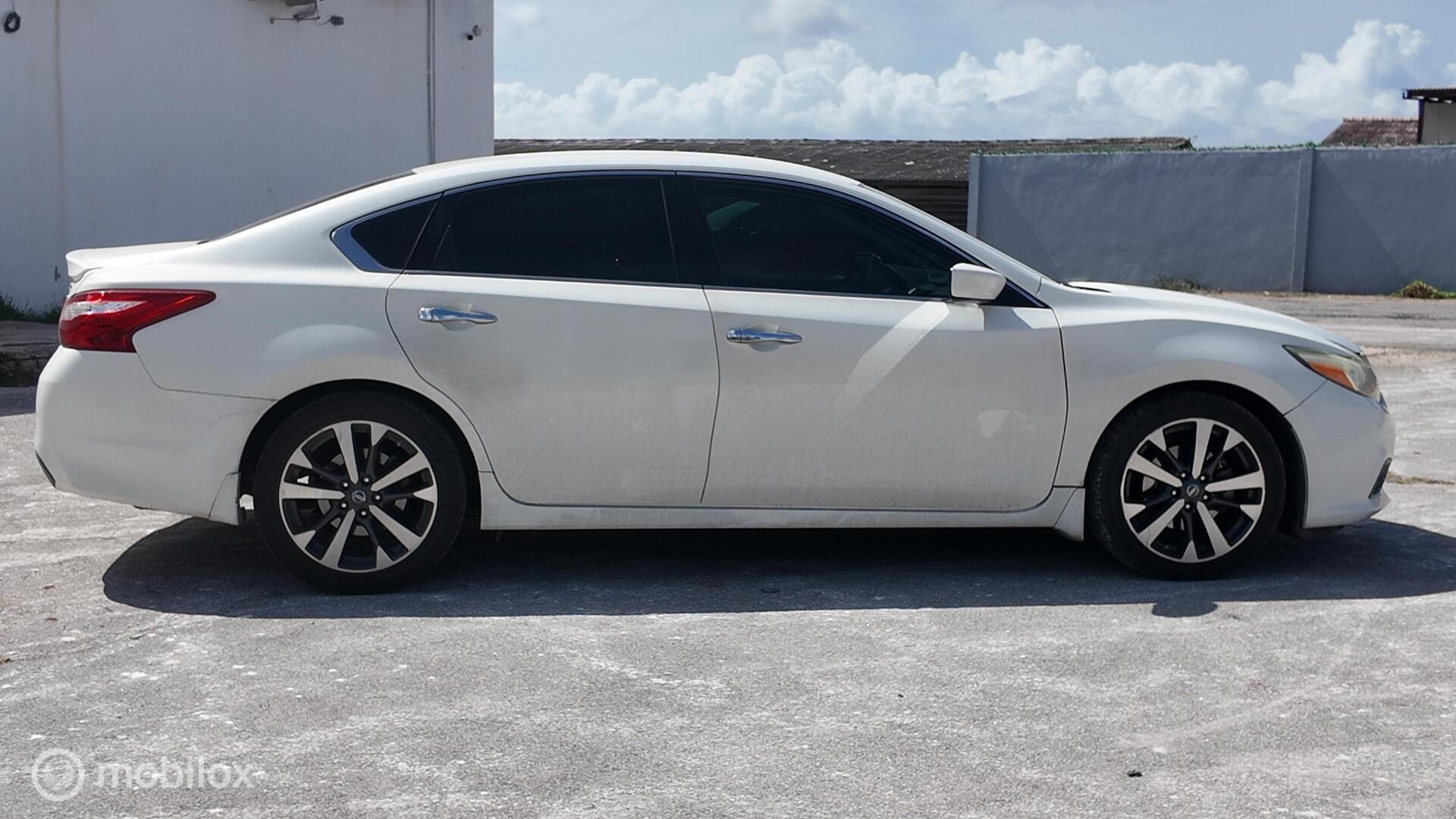 Nissan Altima photo 7