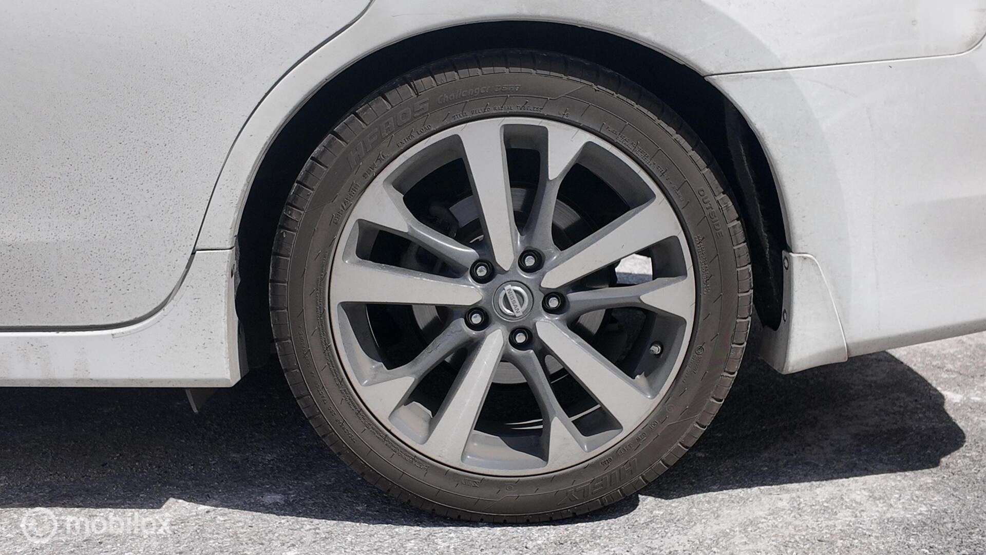 Nissan Altima photo 10