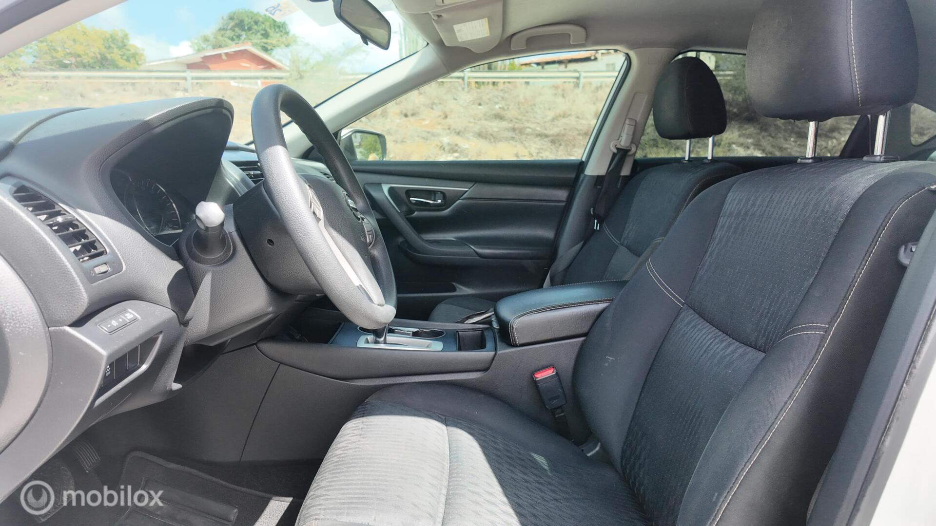 Nissan Altima photo 12