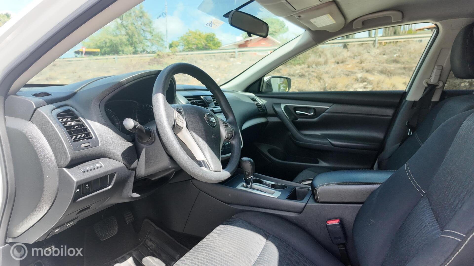 Nissan Altima photo 13
