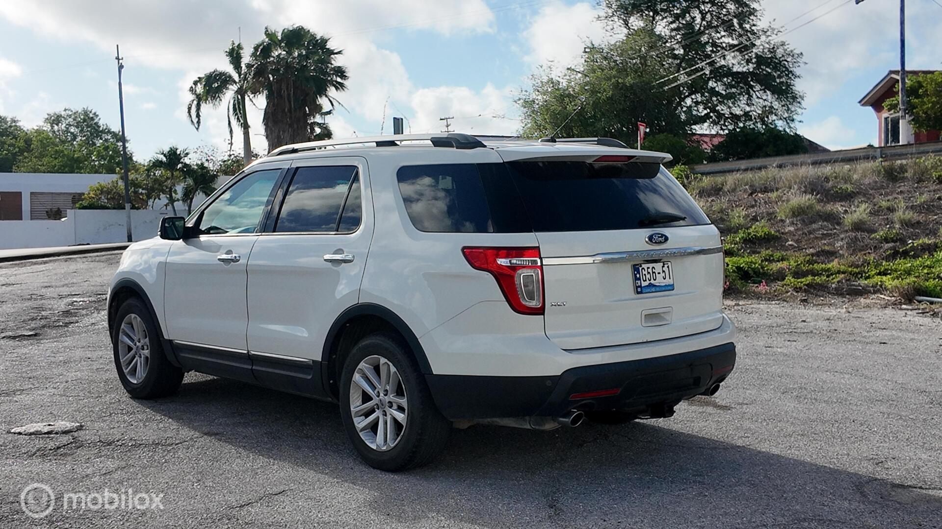 Ford Explorer XLT photo 4