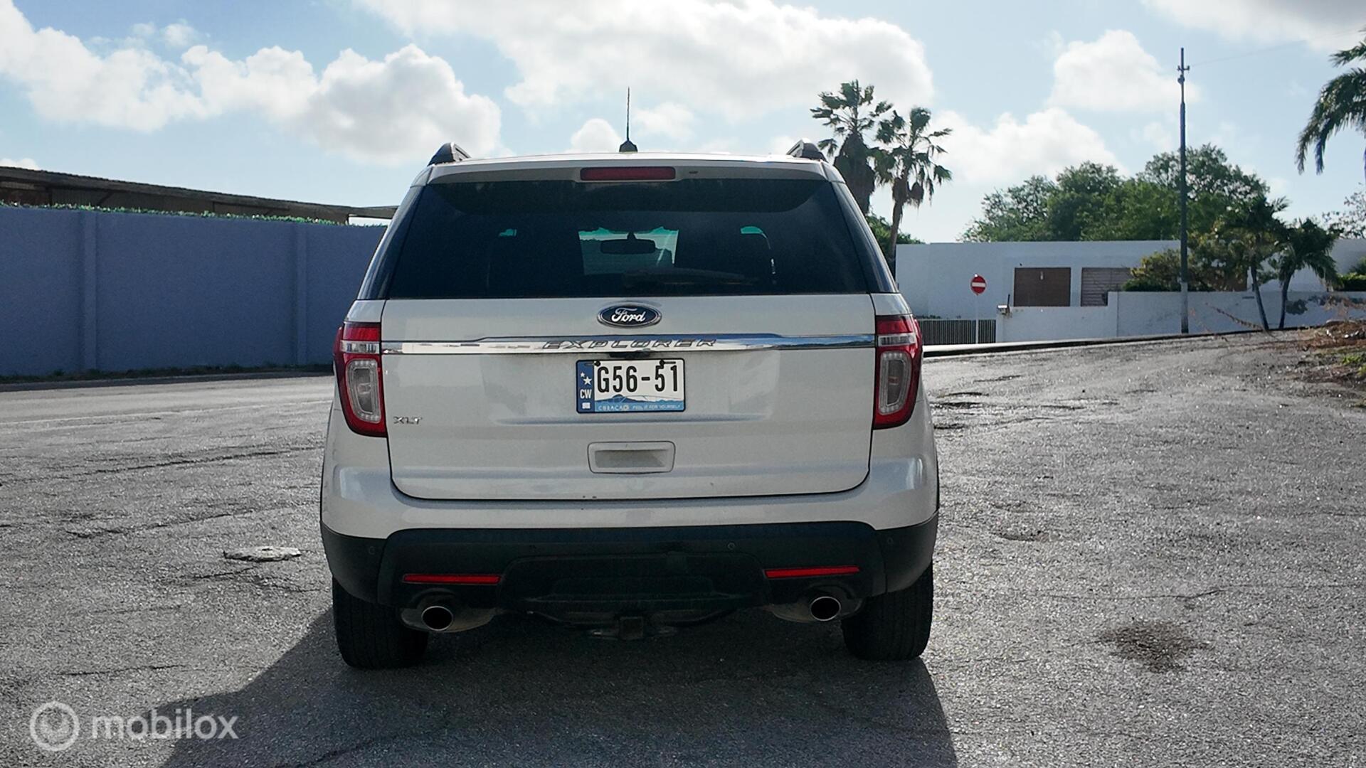 Ford Explorer XLT photo 5