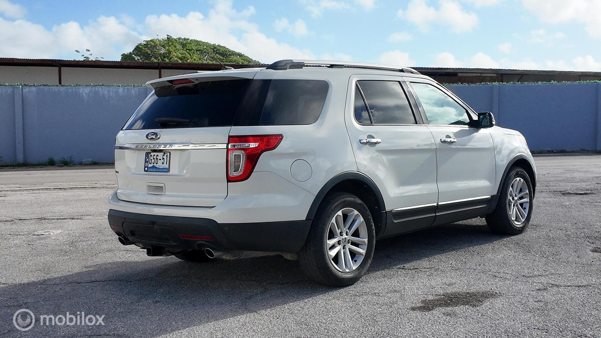 Ford Explorer XLT photo 6