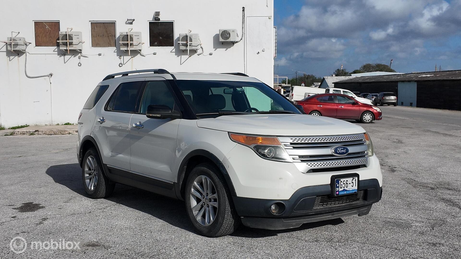 Ford Explorer XLT photo 8