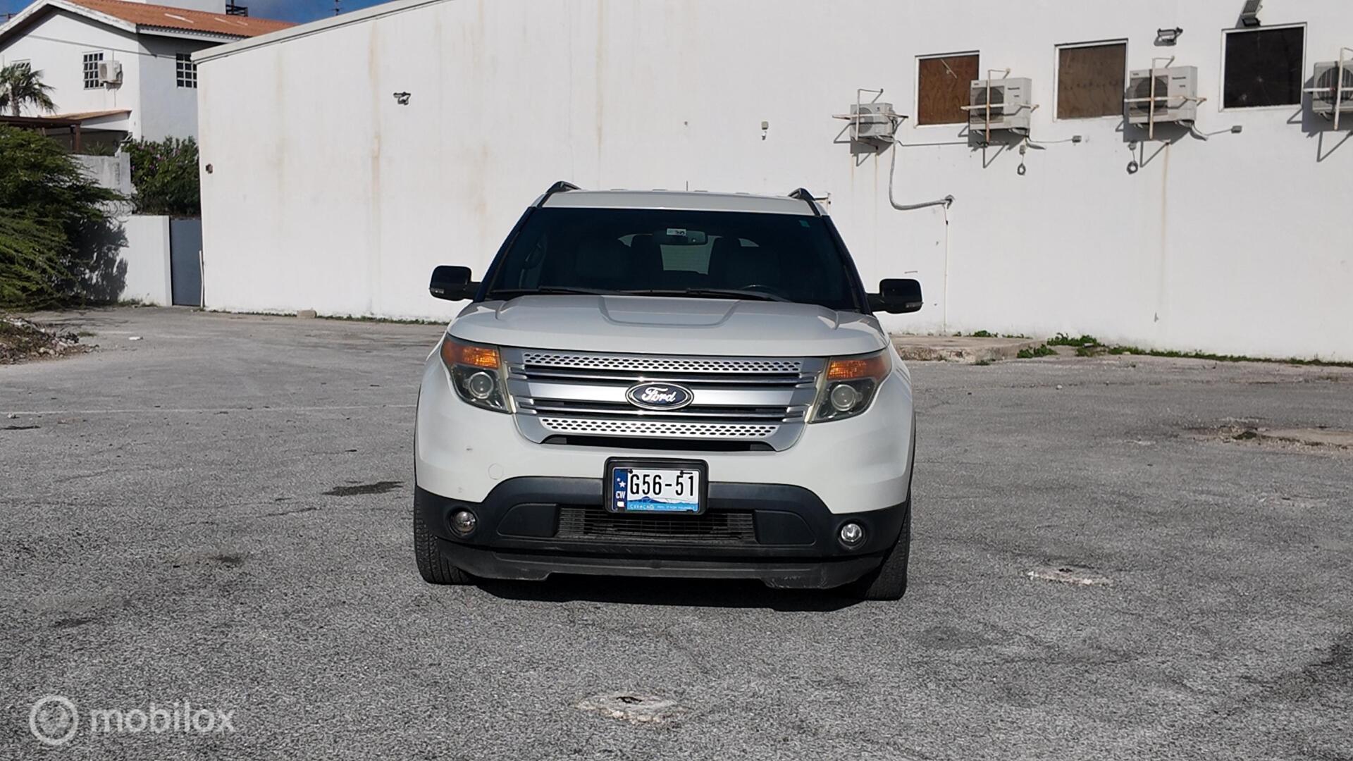 Ford Explorer XLT photo 9