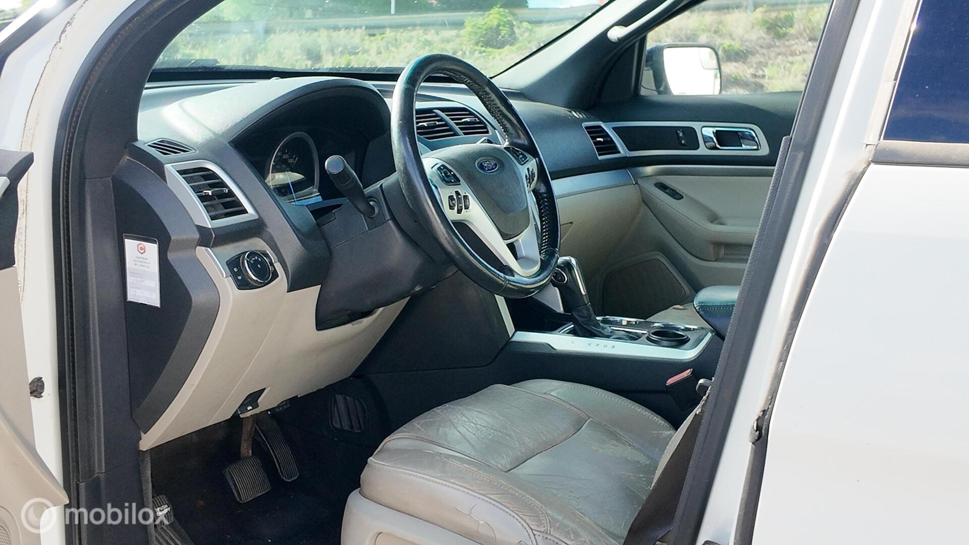 Ford Explorer XLT photo 11