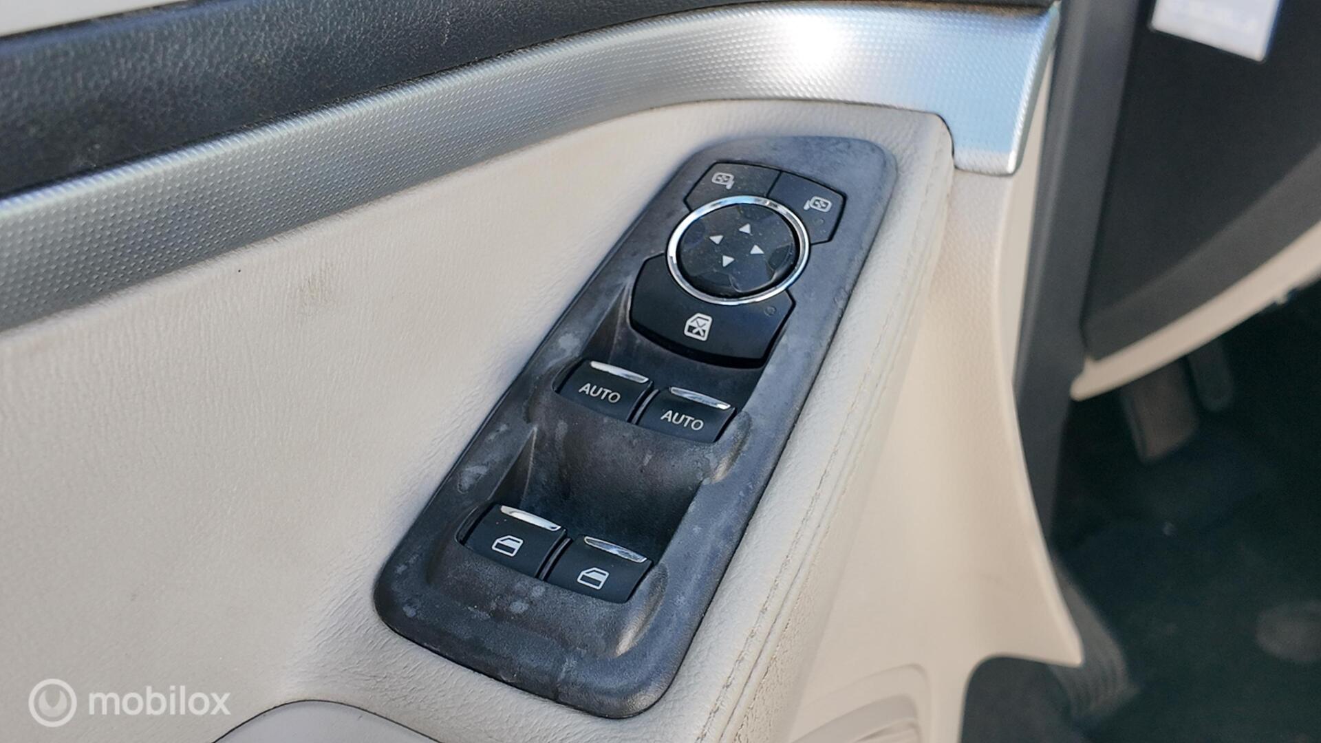Ford Explorer XLT photo 14