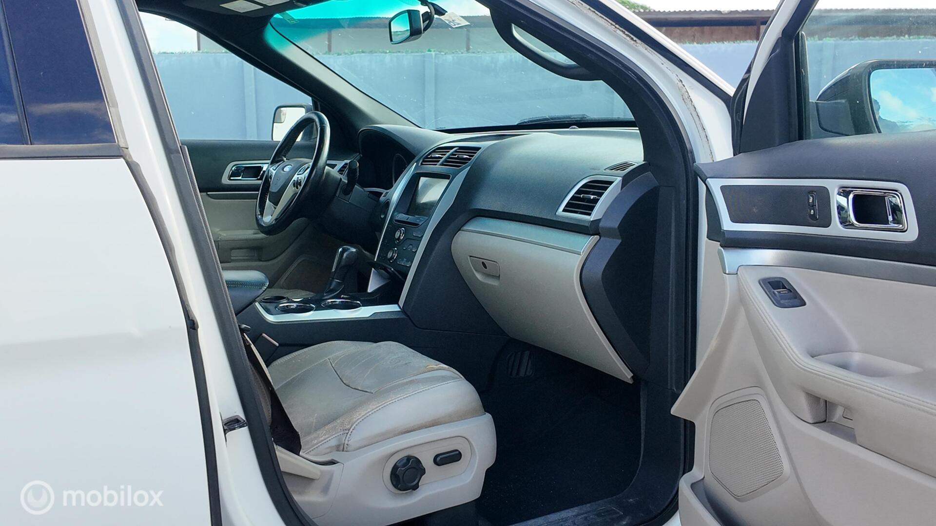 Ford Explorer XLT photo 19