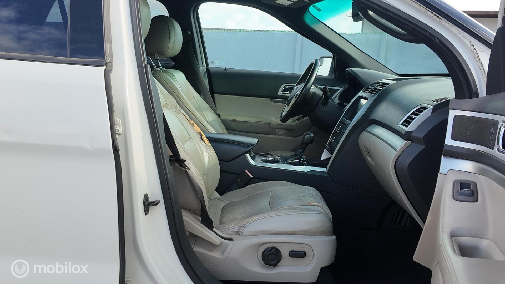 Ford Explorer XLT photo 20