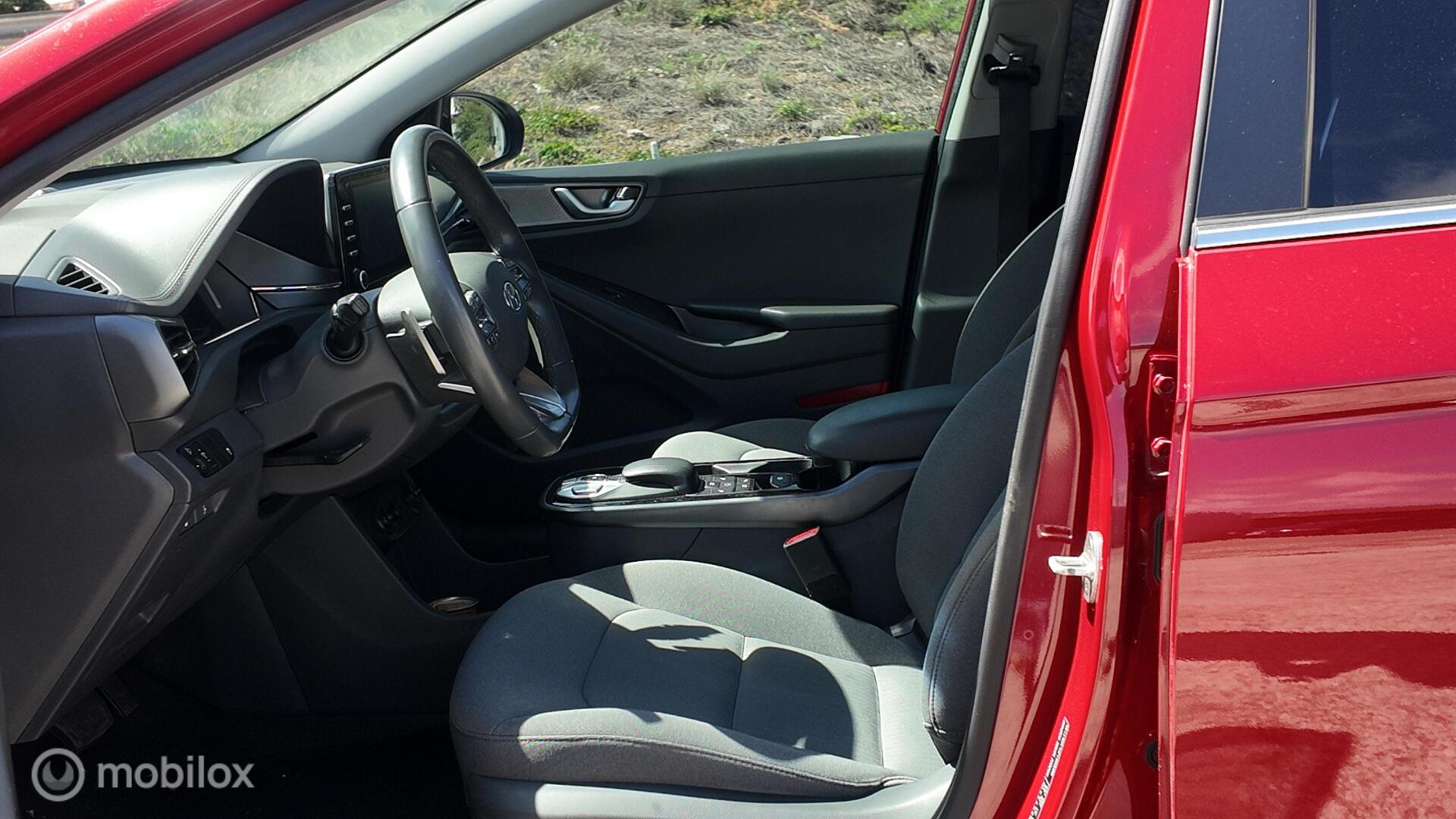 Hyundai Ioniq GLS photo 11