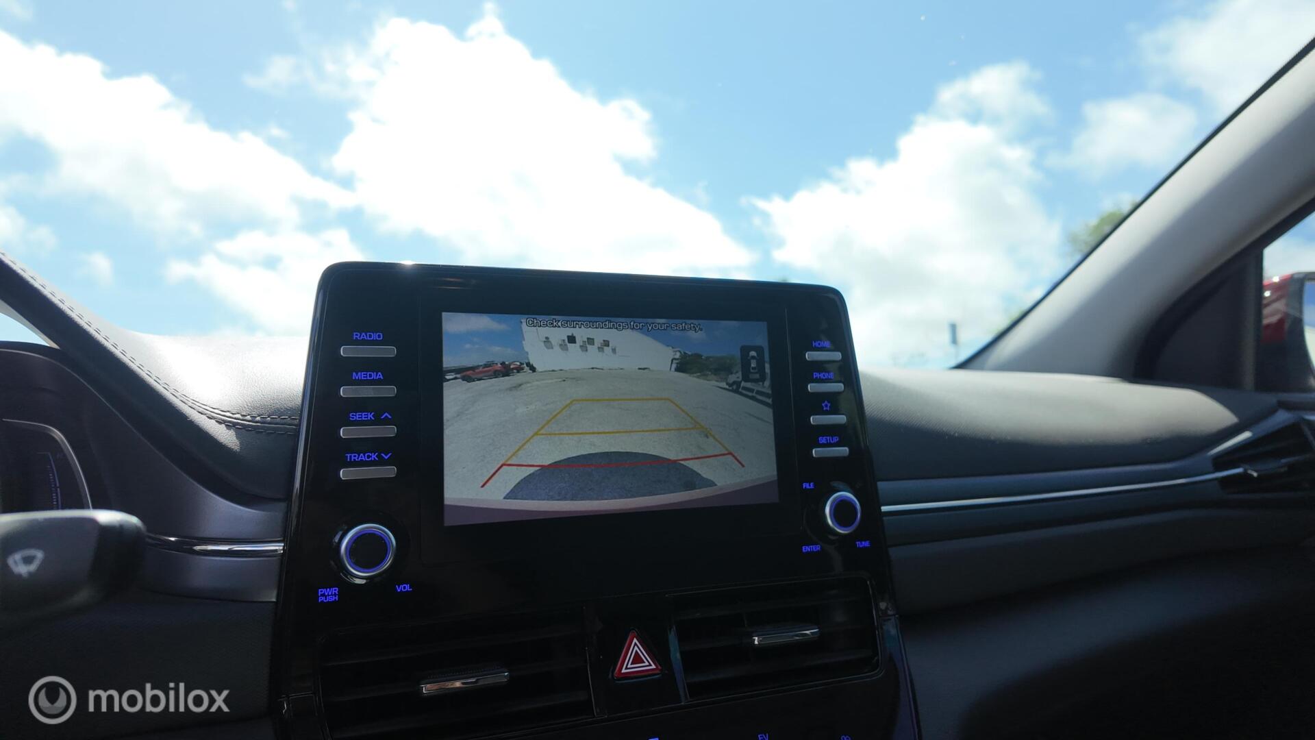 Hyundai Ioniq GLS photo 16