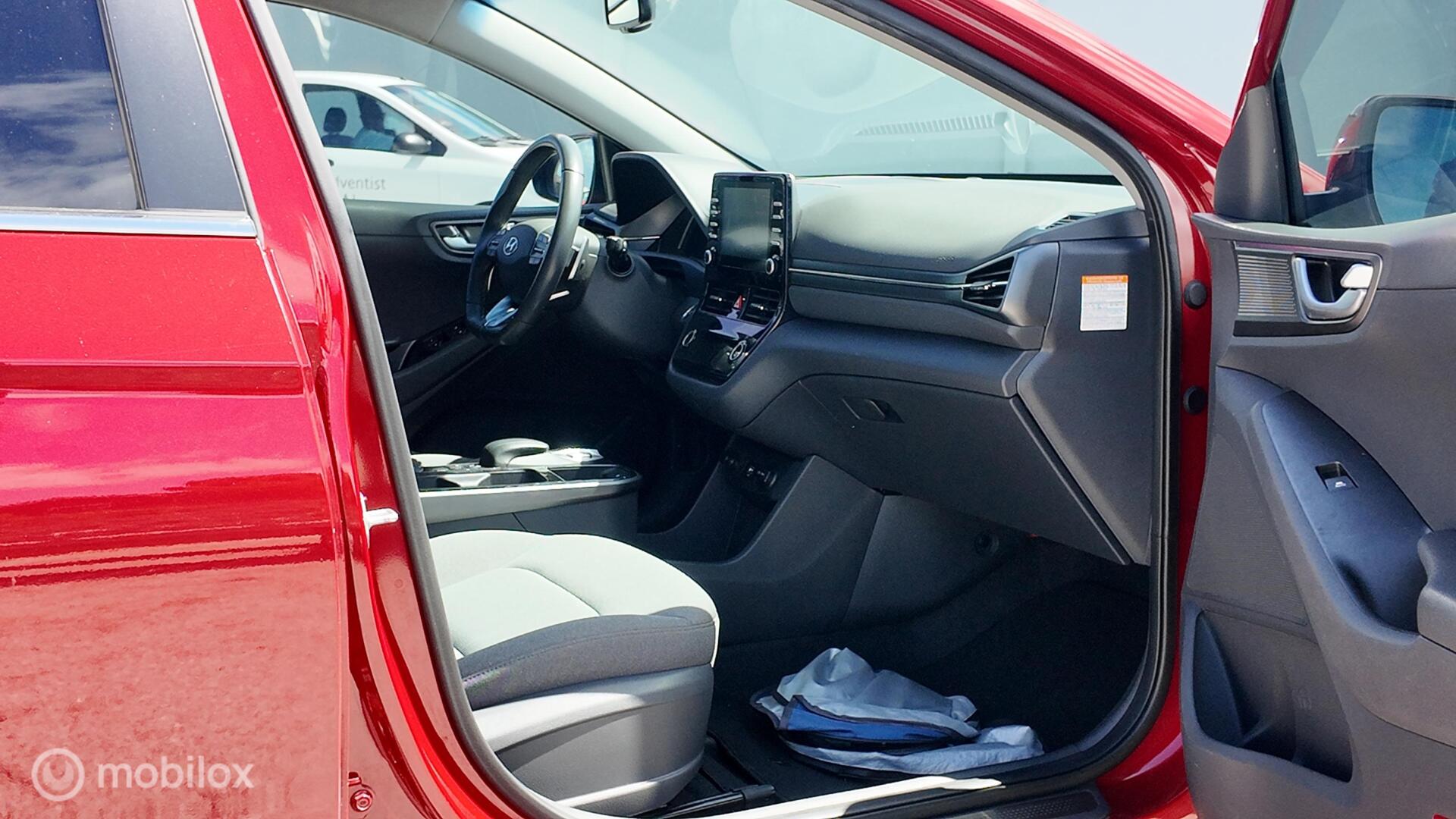 Hyundai Ioniq GLS photo 18