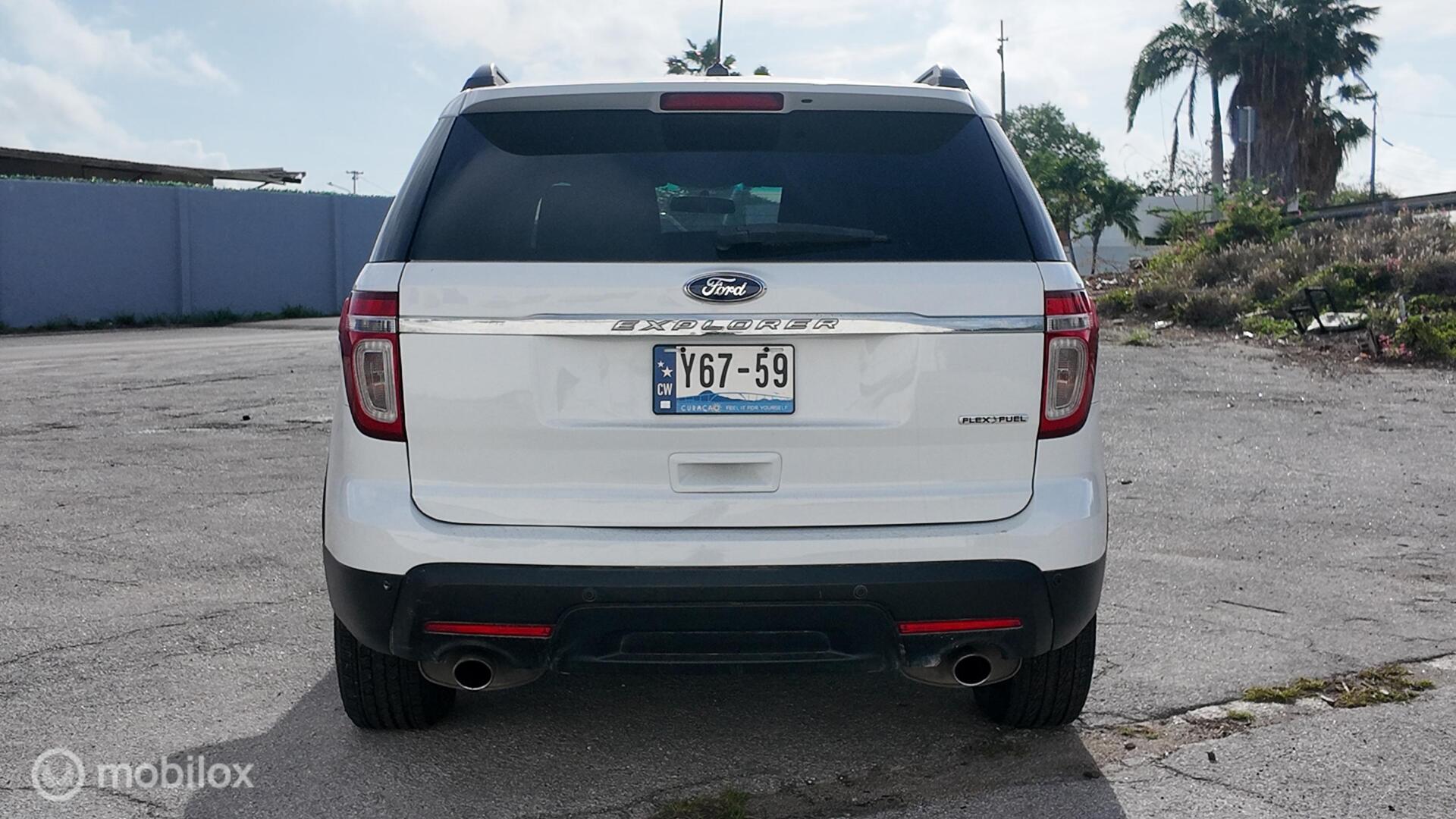 Ford Explorer photo 5