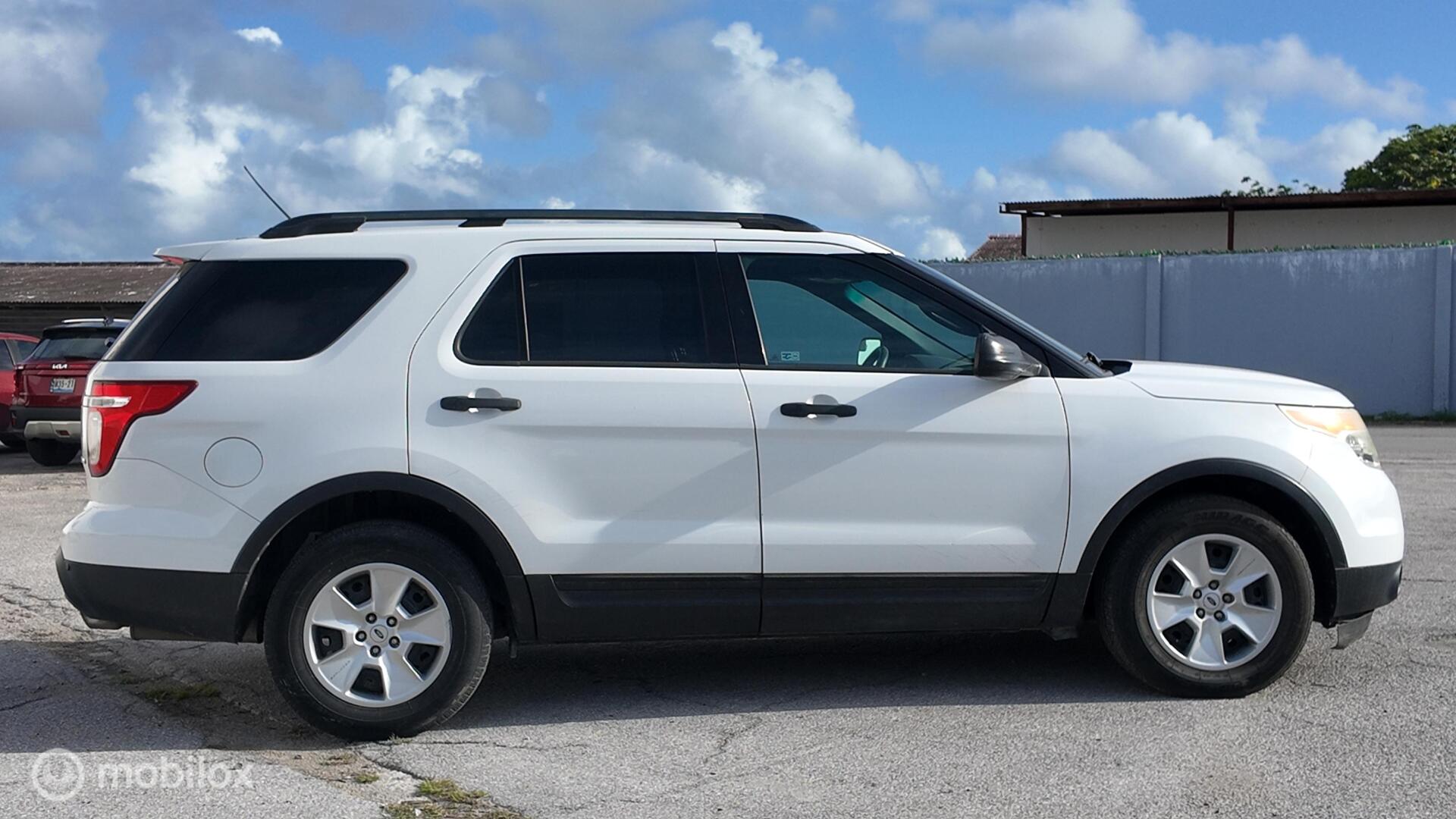 Ford Explorer photo 7