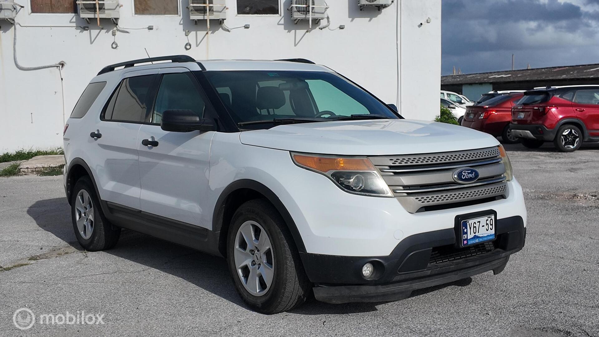 Ford Explorer photo 8