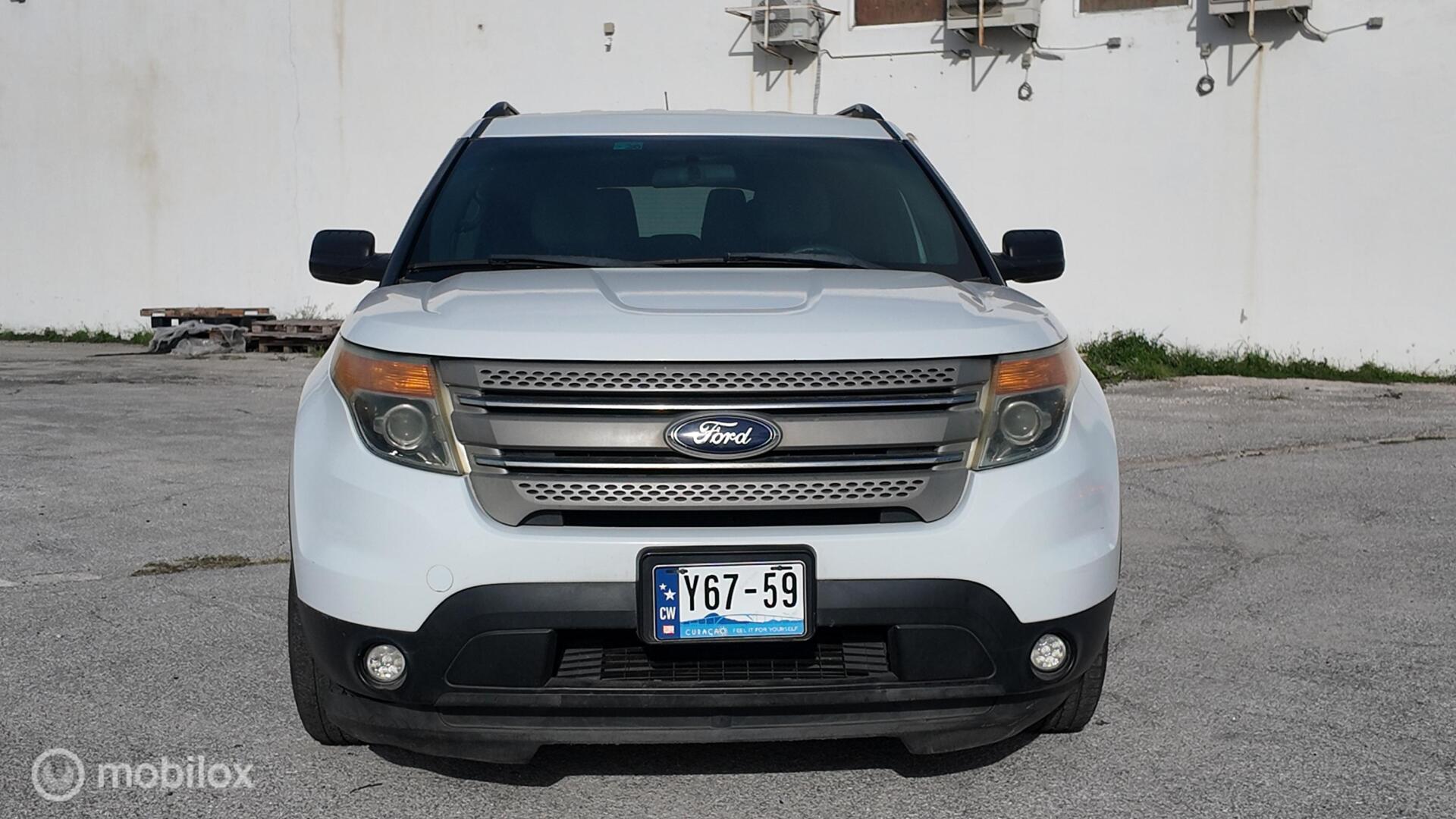 Ford Explorer photo 9