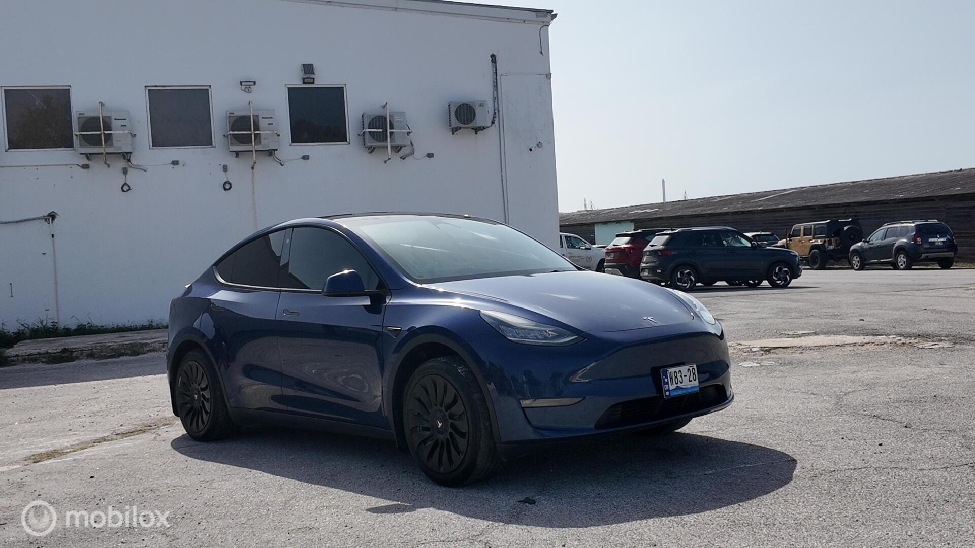 Tesla Model Y photo 8