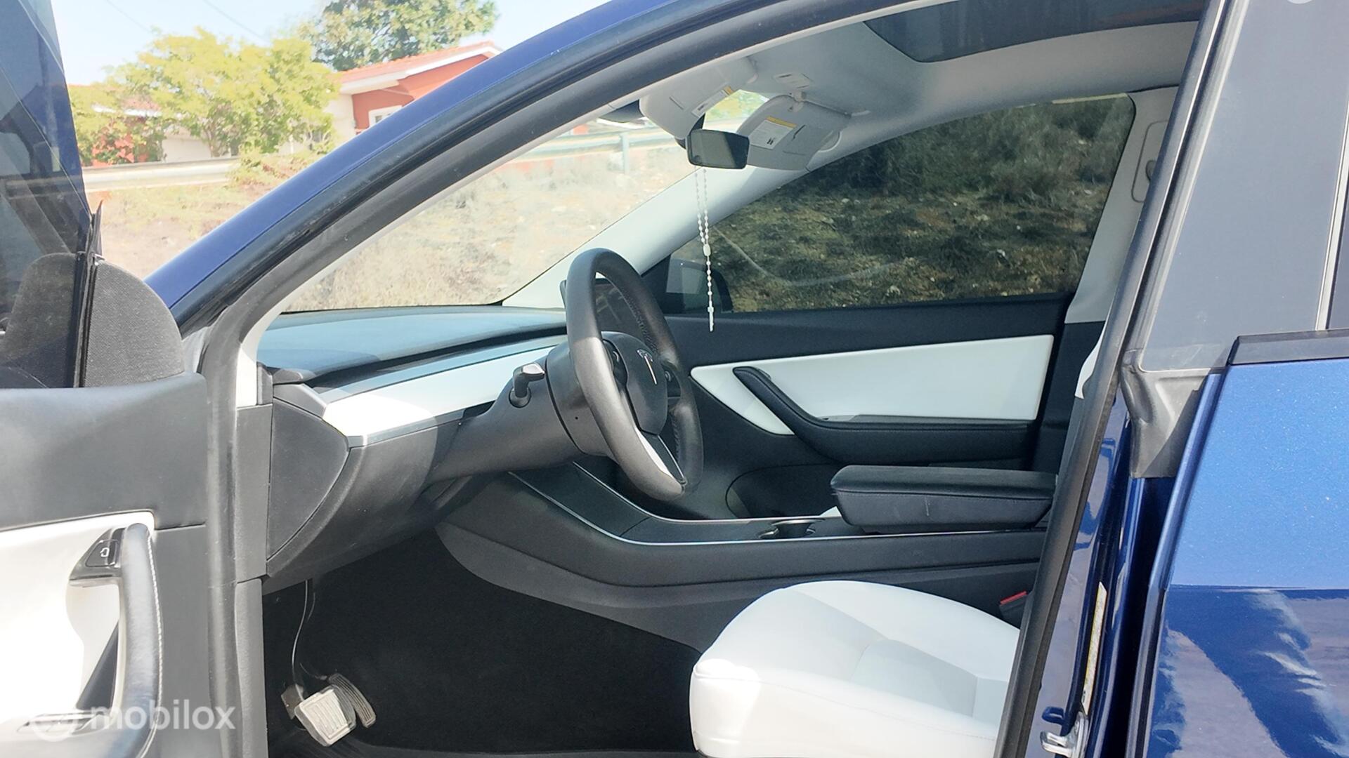 Tesla Model Y photo 11