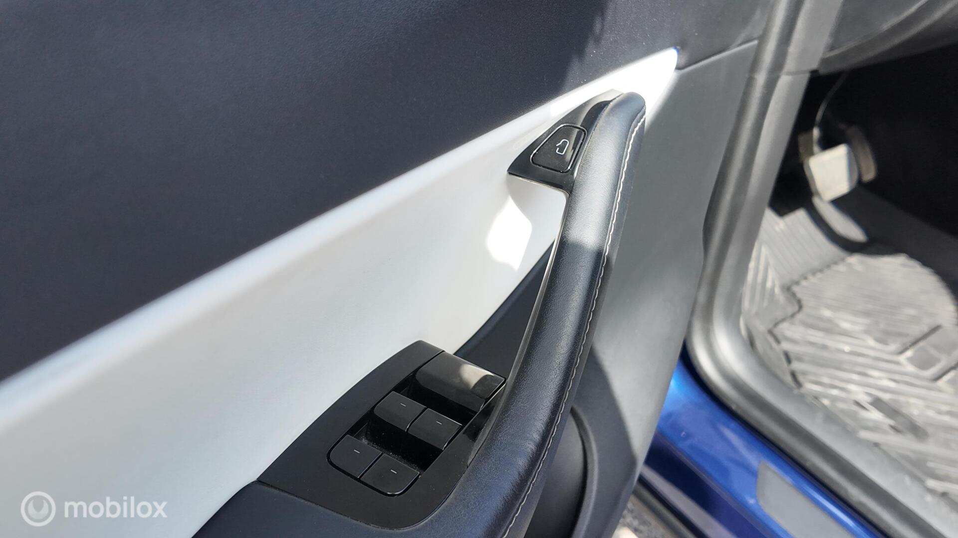 Tesla Model Y photo 12