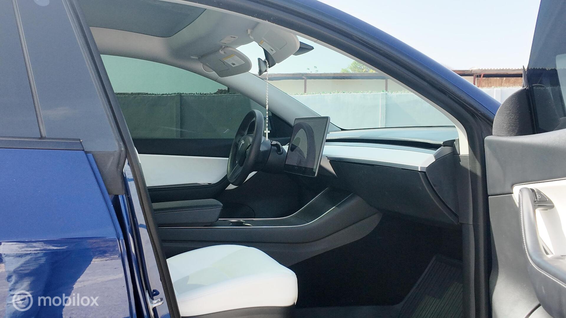 Tesla Model Y photo 16