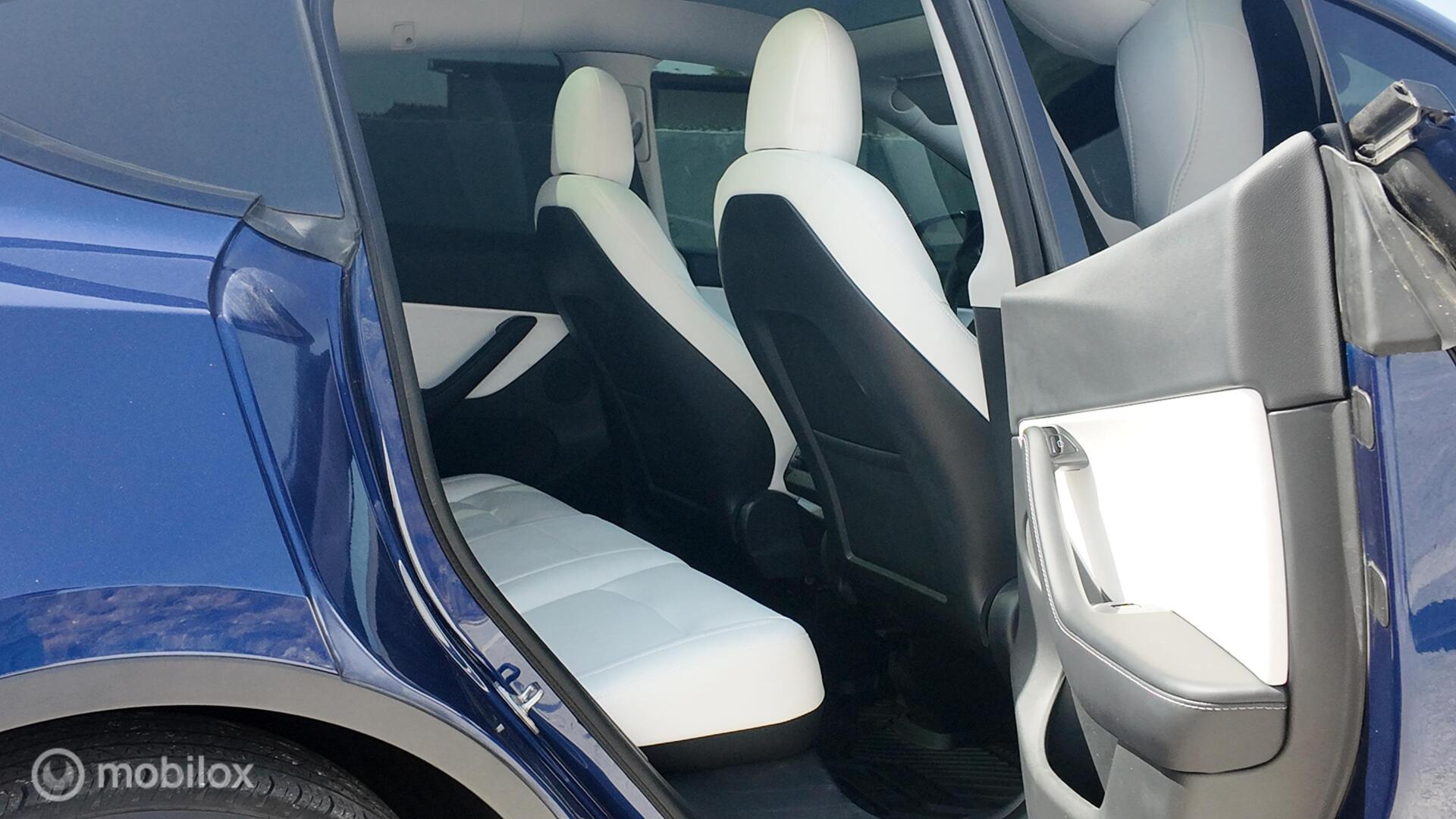 Tesla Model Y photo 18