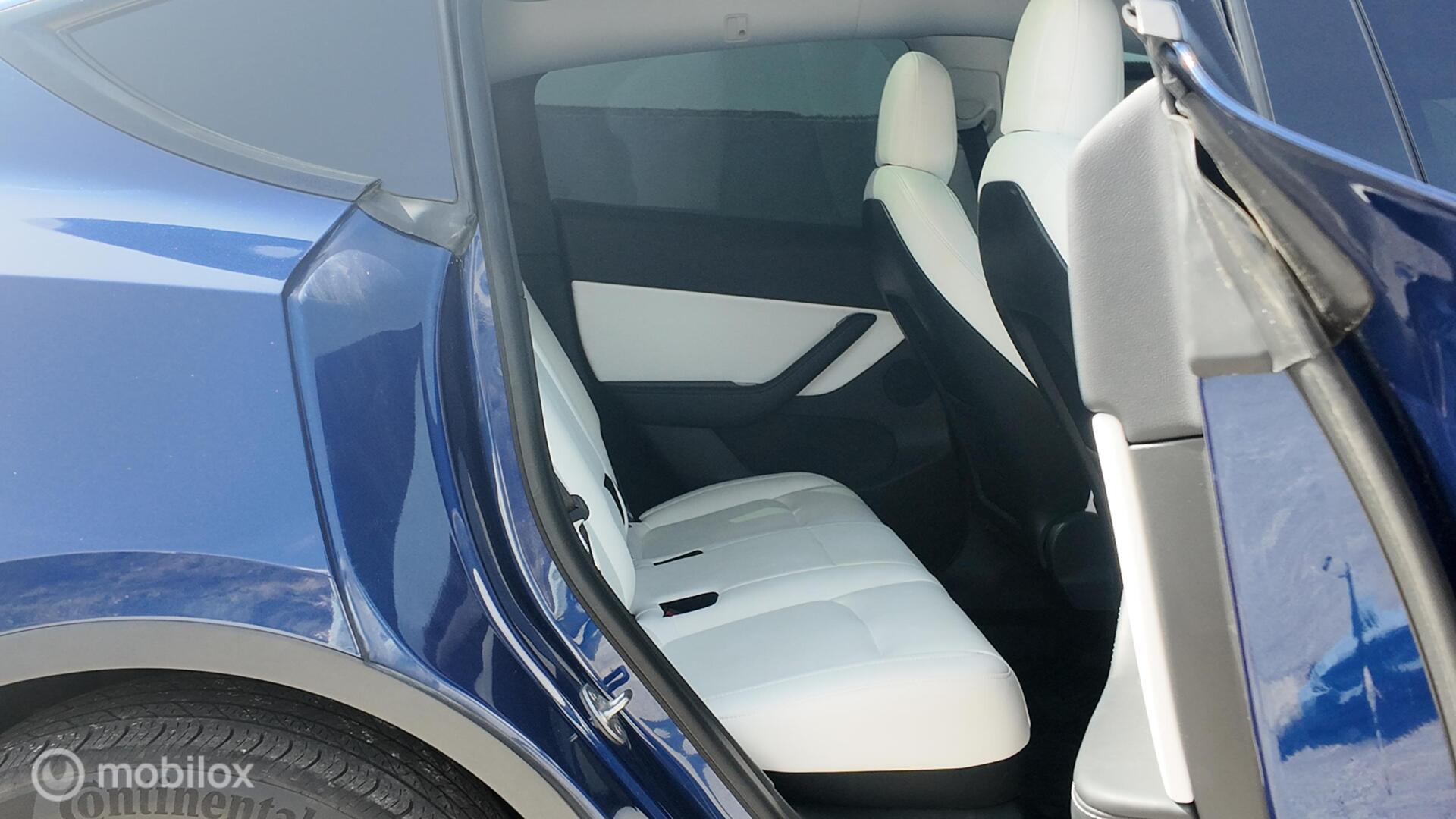 Tesla Model Y photo 19