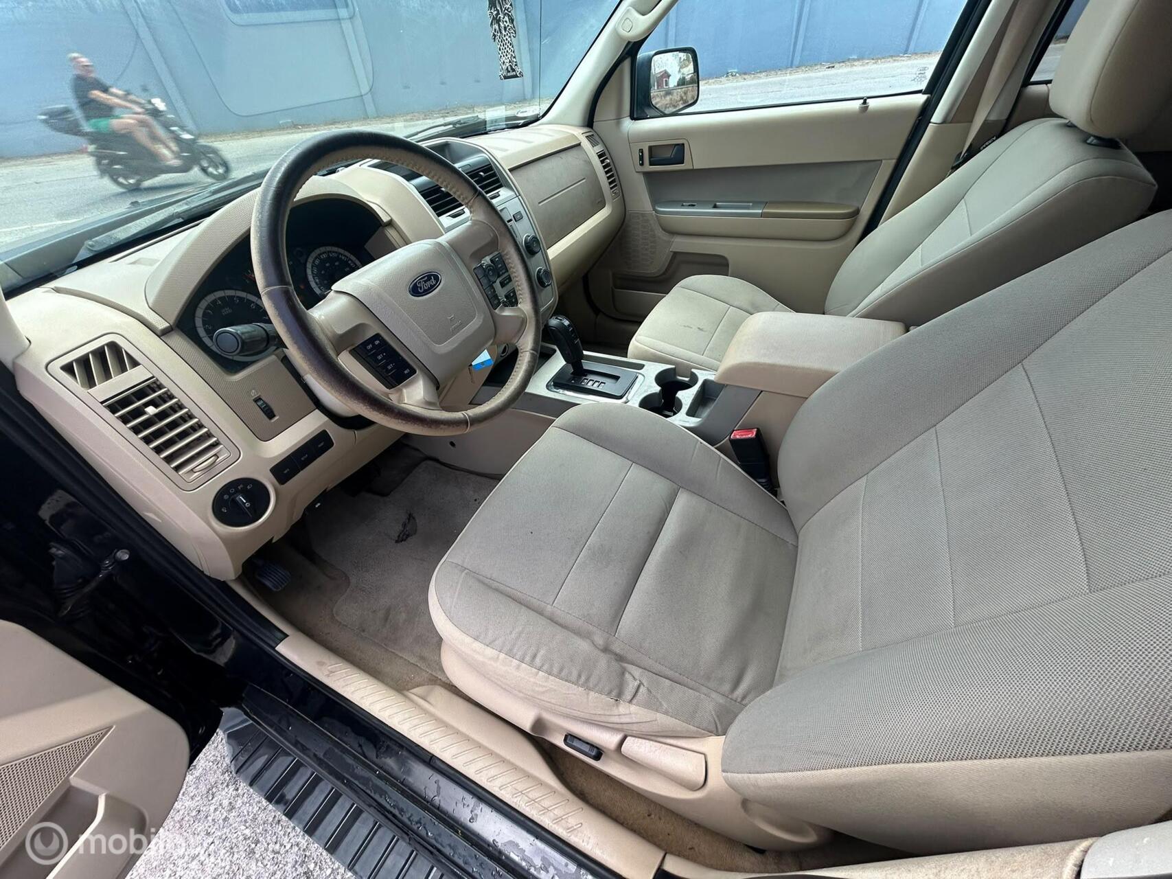 Ford Escape XLT photo 8