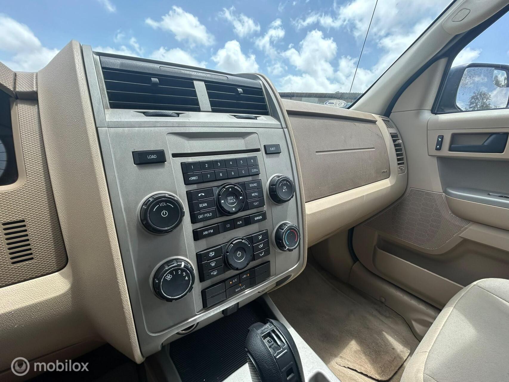 Ford Escape XLT photo 10