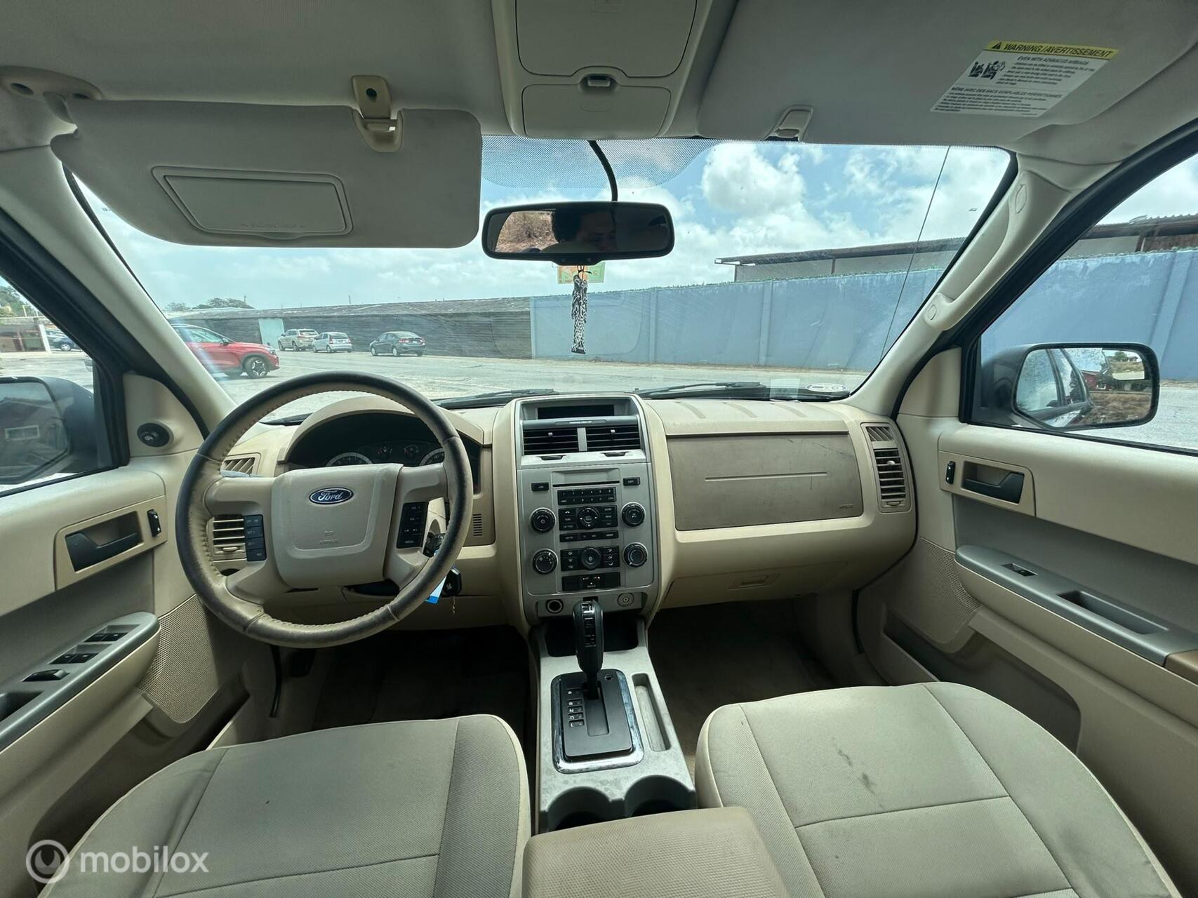 Ford Escape XLT photo 11