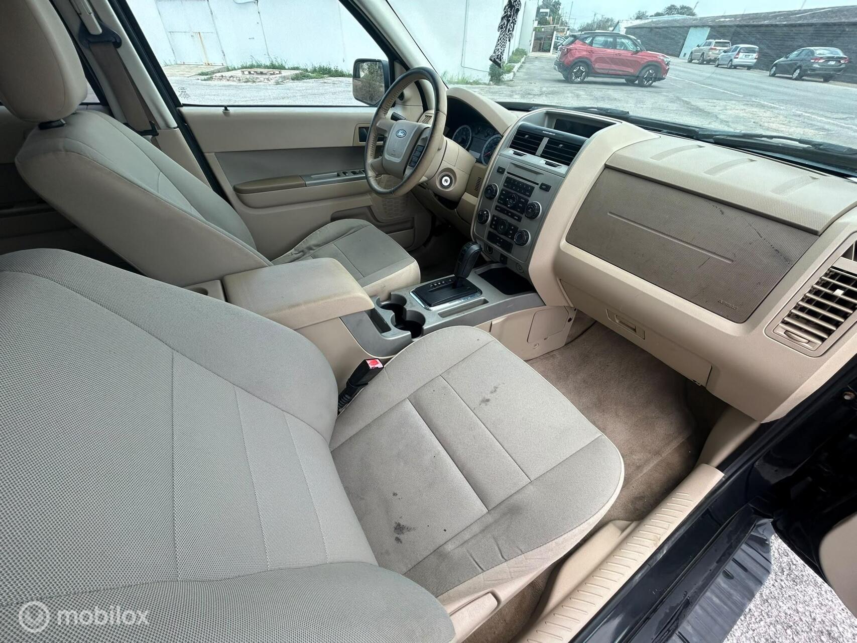 Ford Escape XLT photo 12
