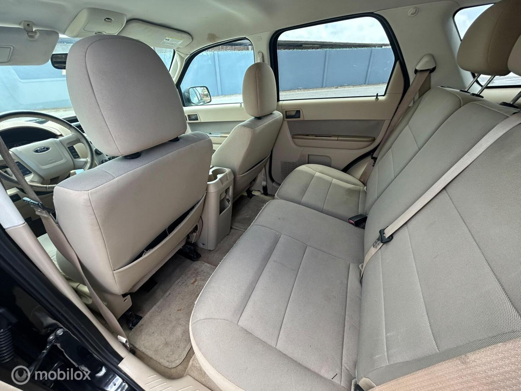 Ford Escape XLT photo 14