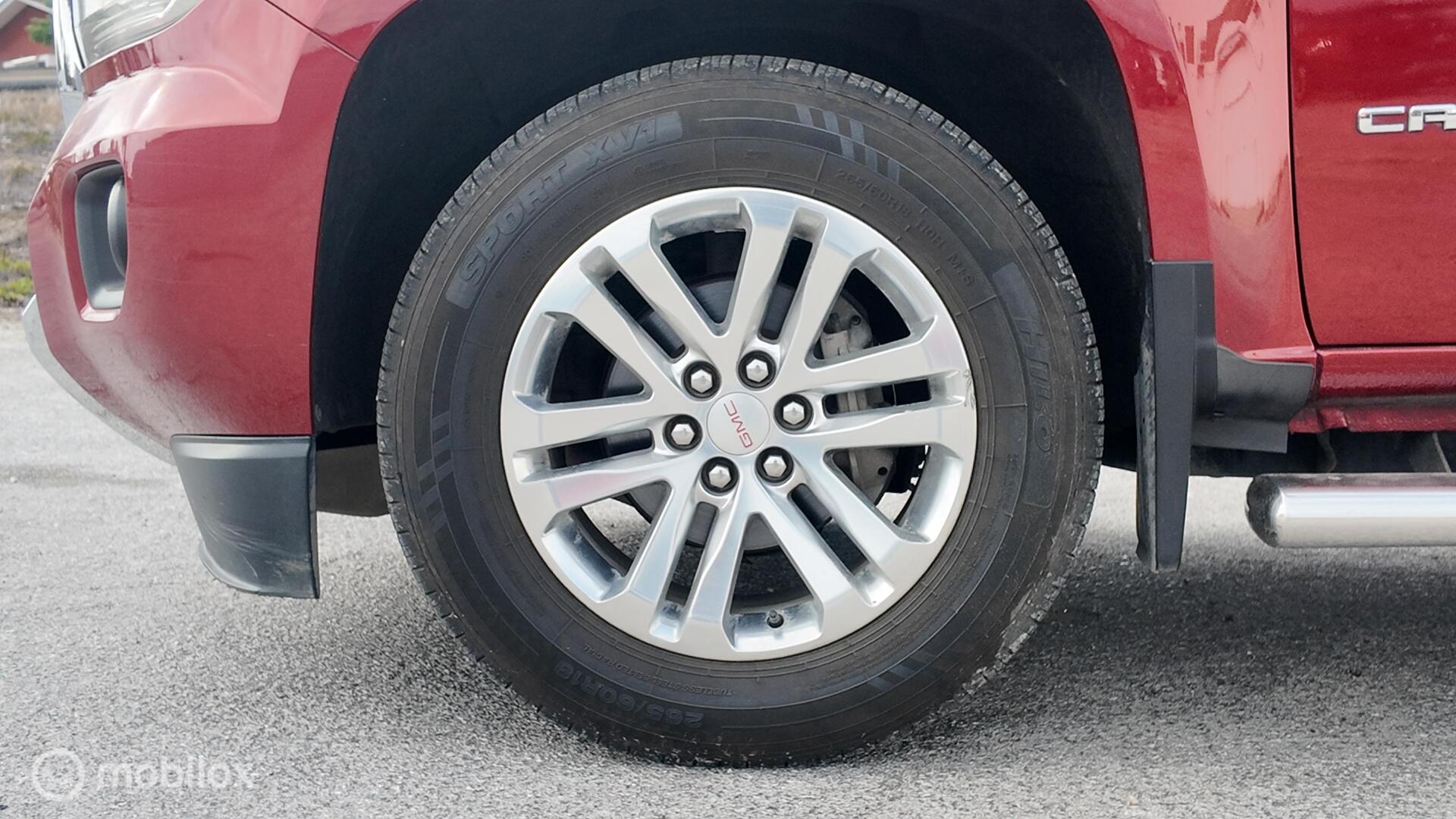 GMC Canyon photo 10