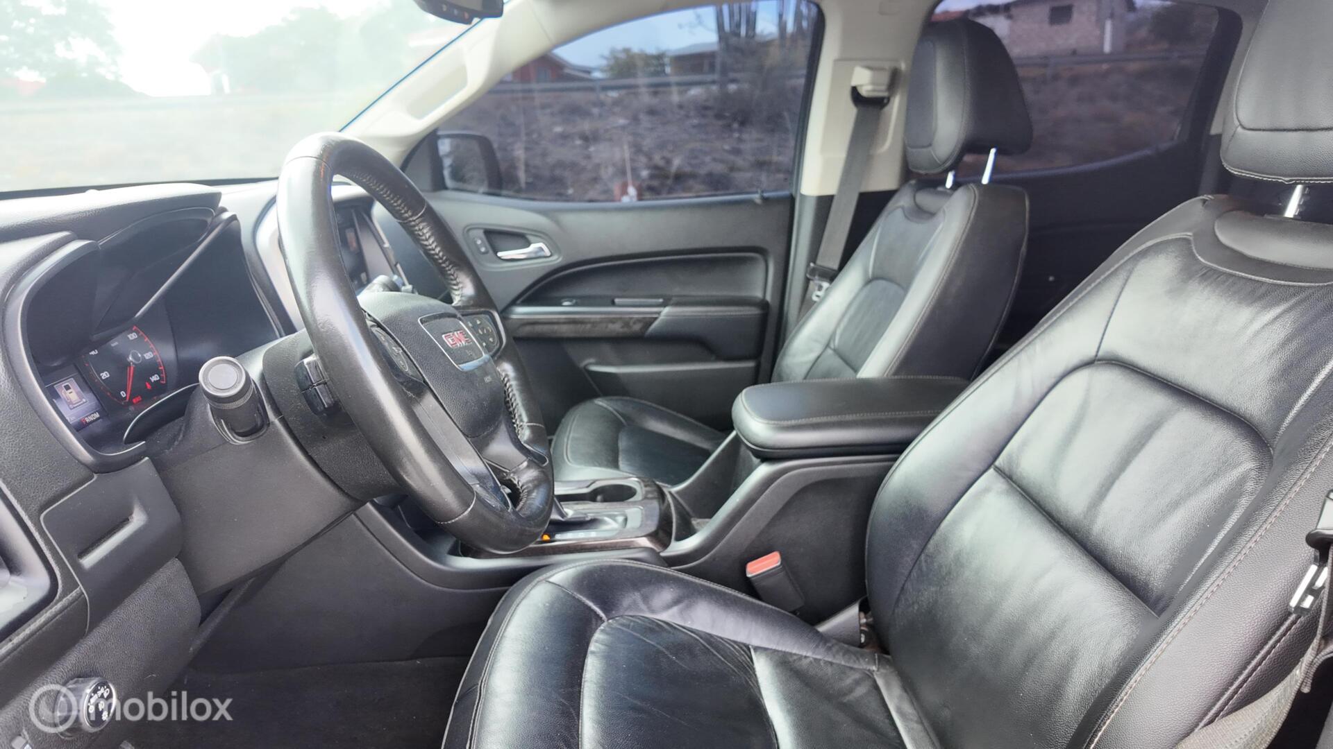 GMC Canyon photo 12