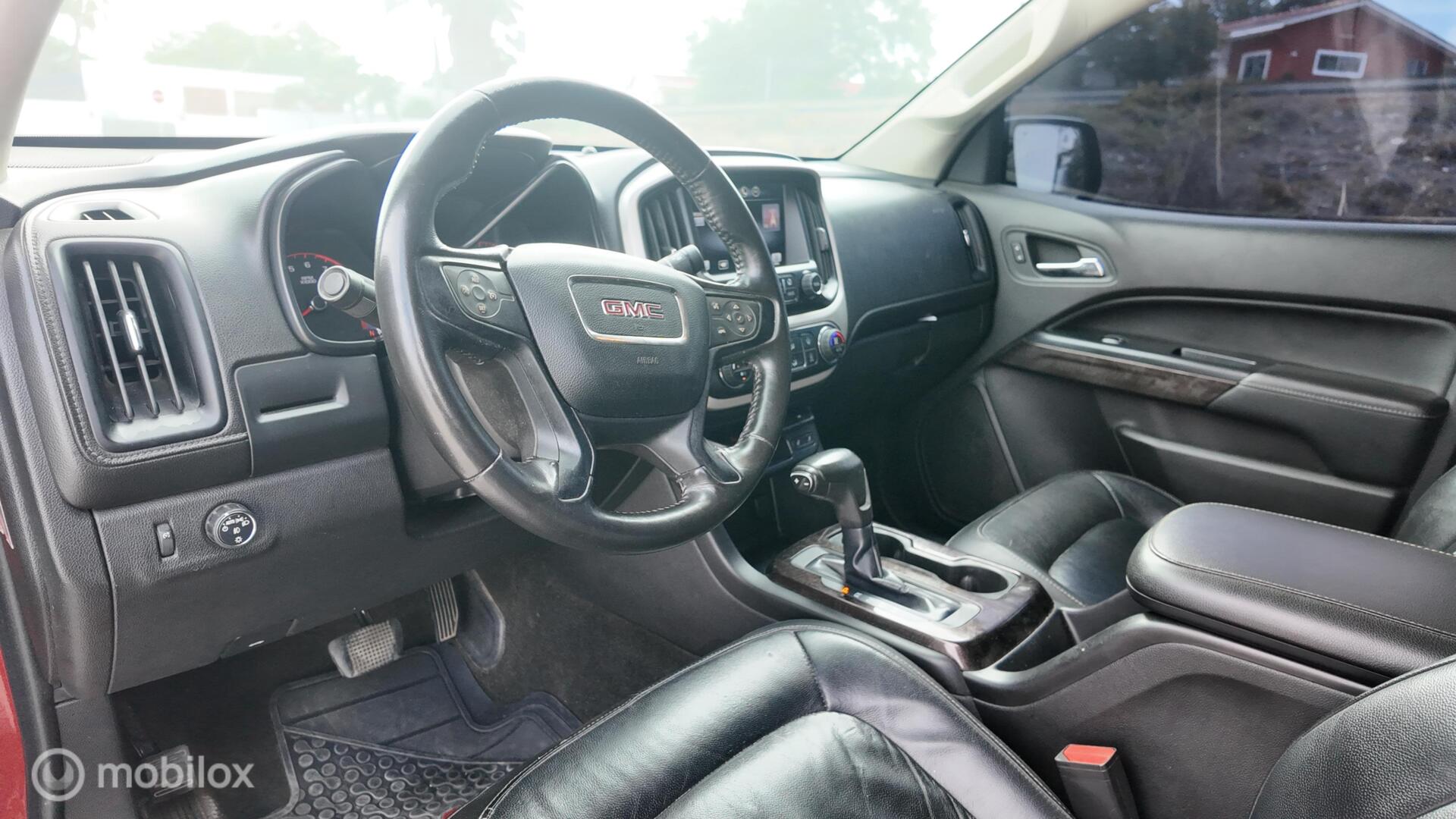 GMC Canyon photo 13