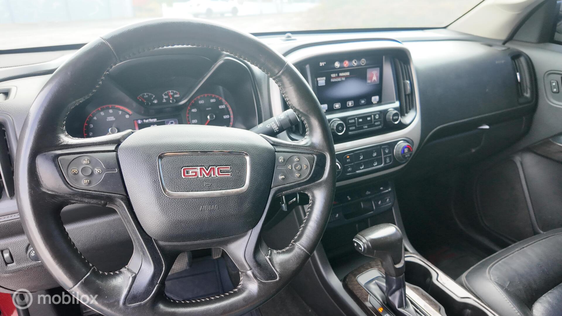 GMC Canyon photo 14