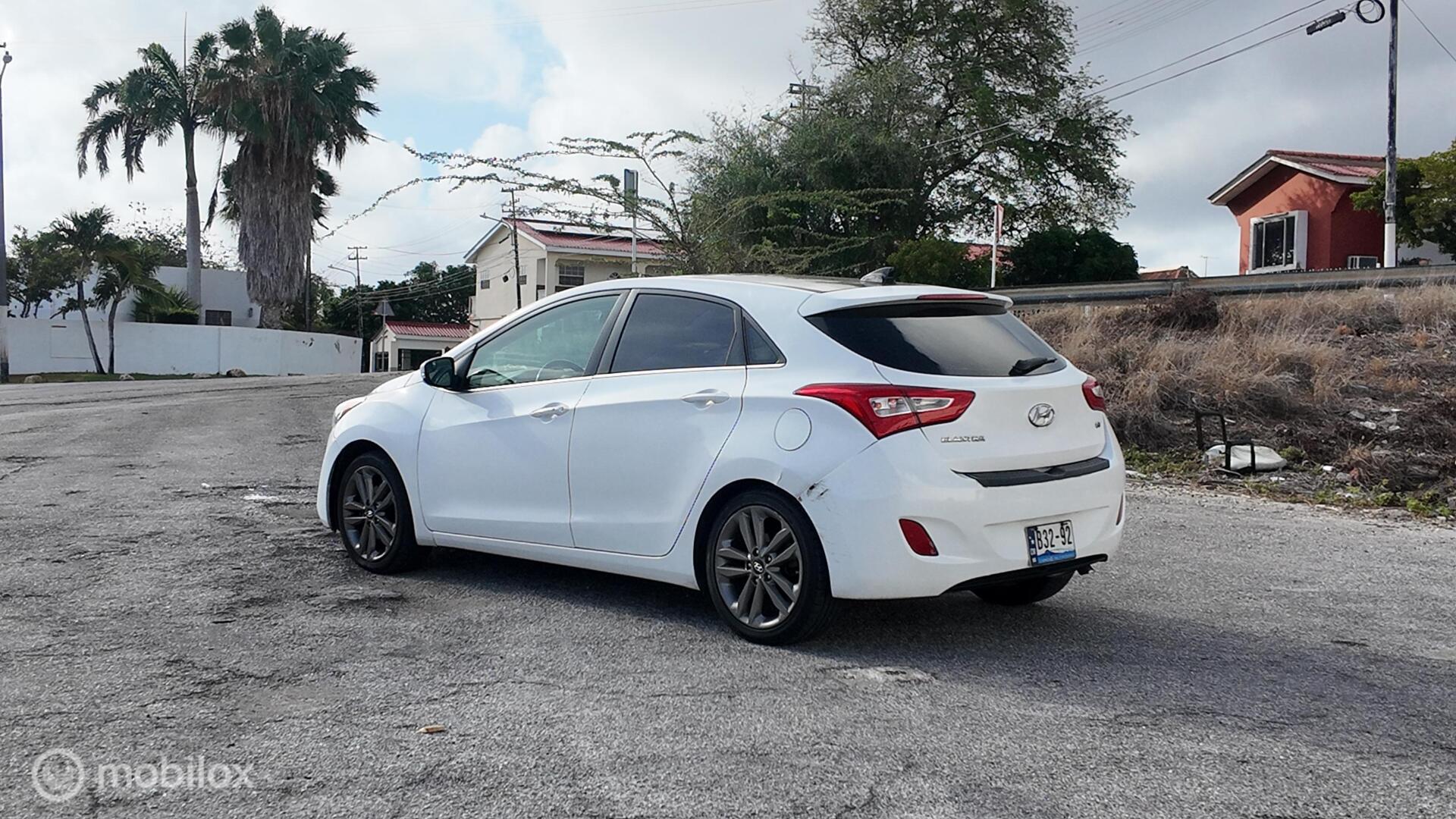 Hyundai Elantra GT photo 4