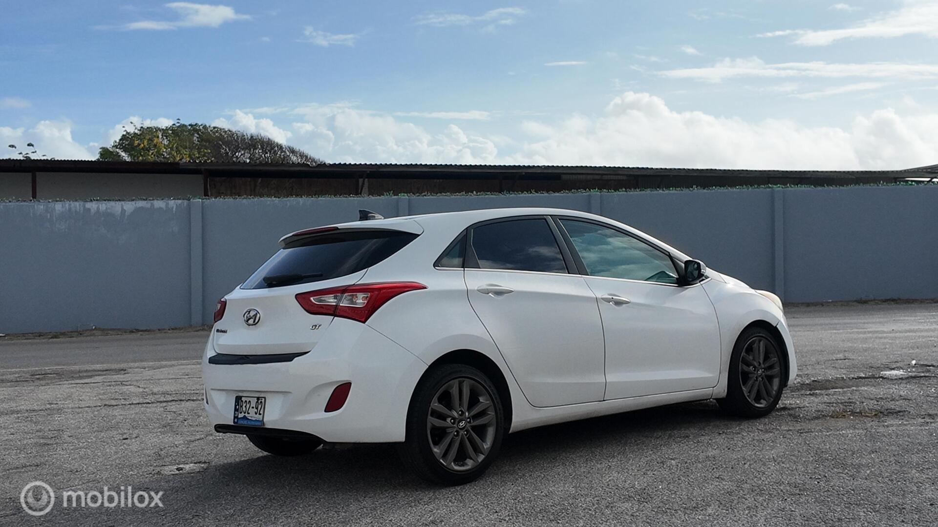 Hyundai Elantra GT photo 6