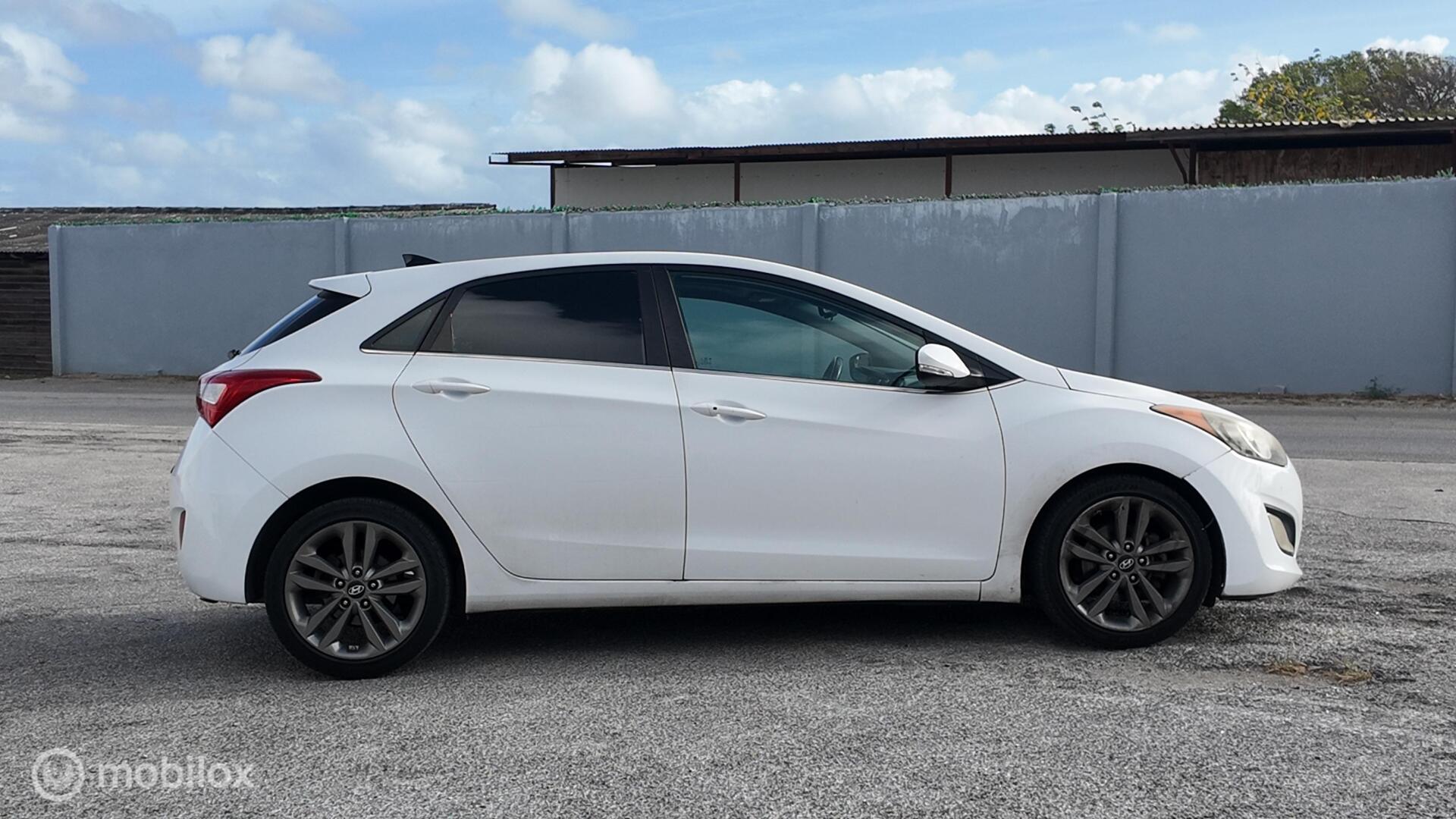 Hyundai Elantra GT photo 7
