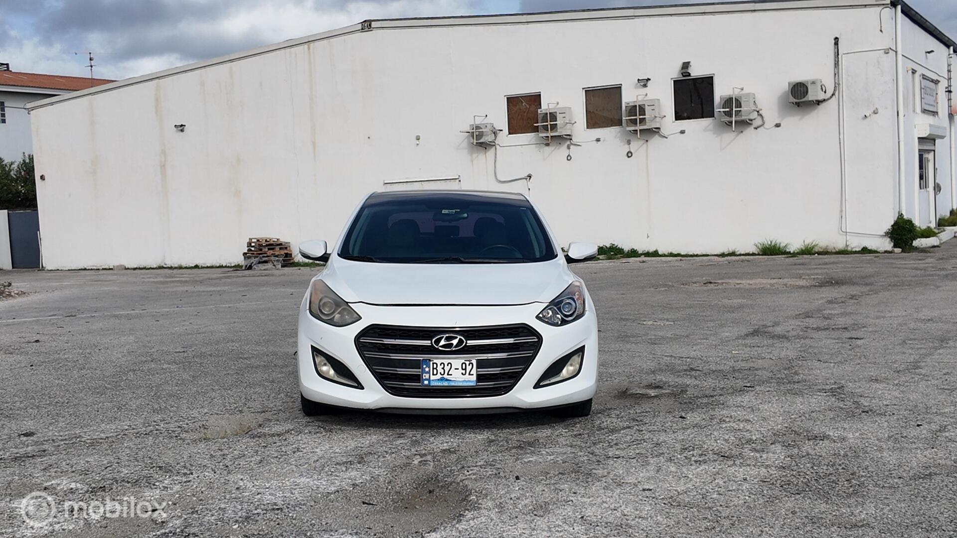 Hyundai Elantra GT photo 9