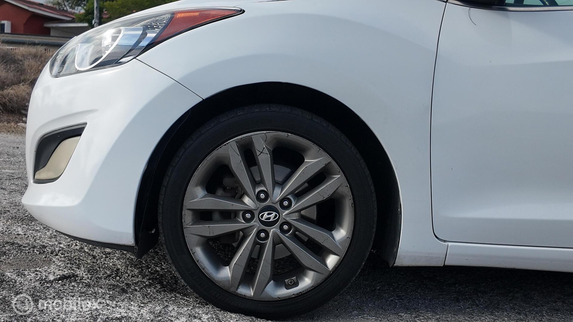 Hyundai Elantra GT photo 10