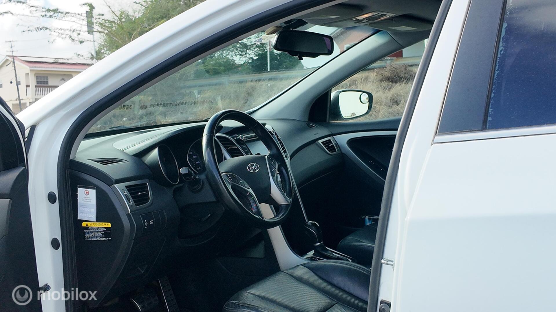 Hyundai Elantra GT photo 11