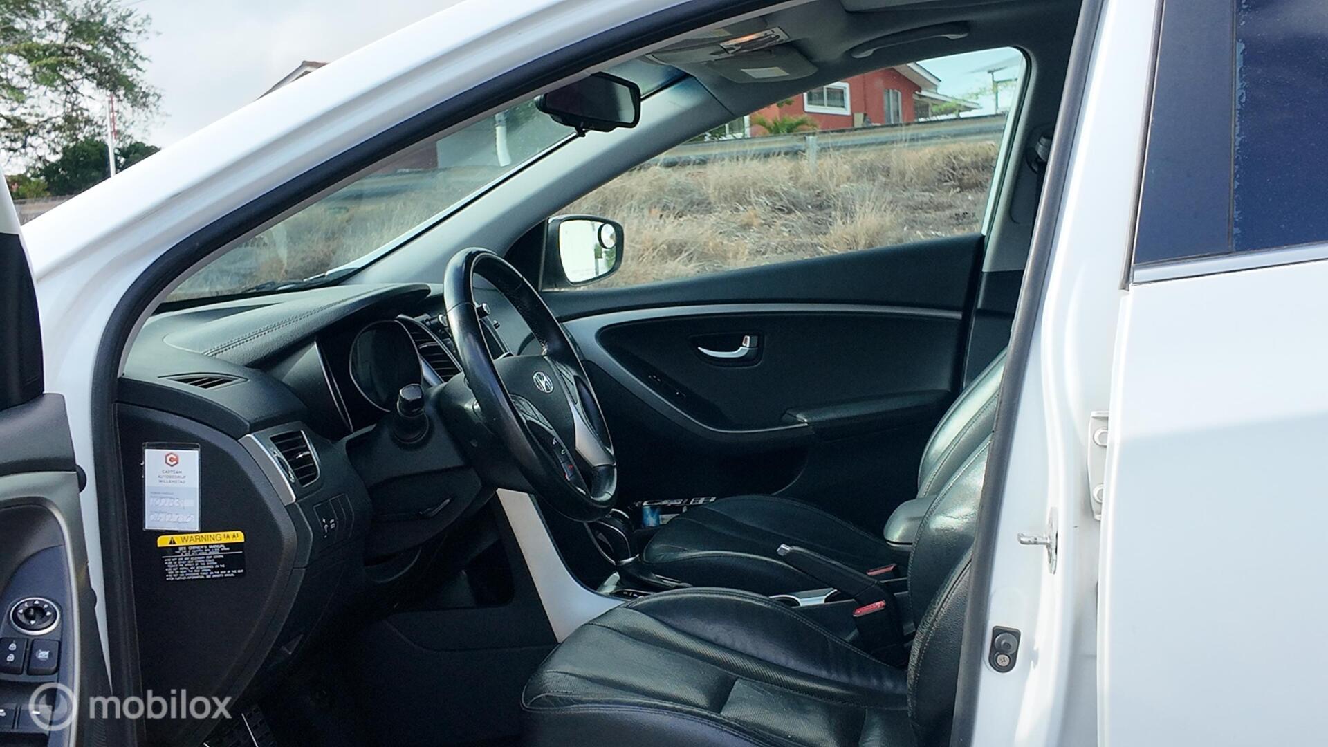 Hyundai Elantra GT photo 12