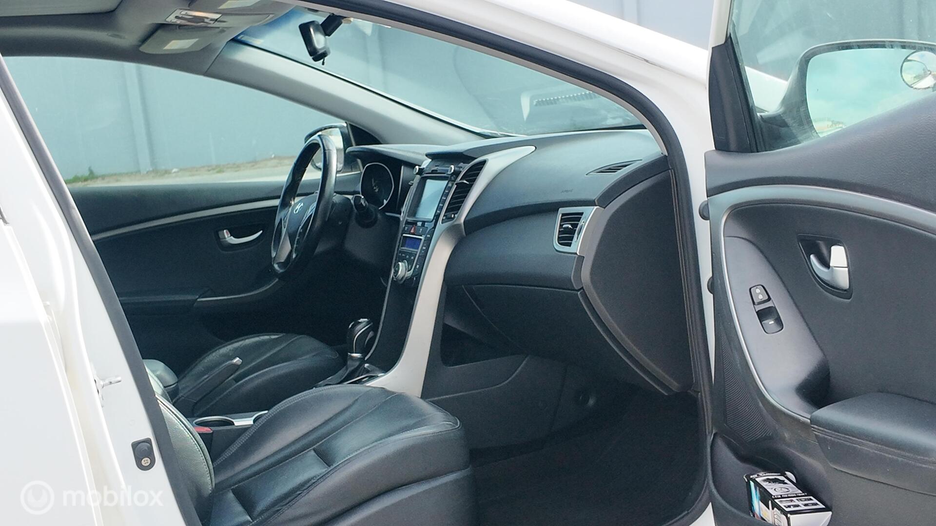 Hyundai Elantra GT photo 17