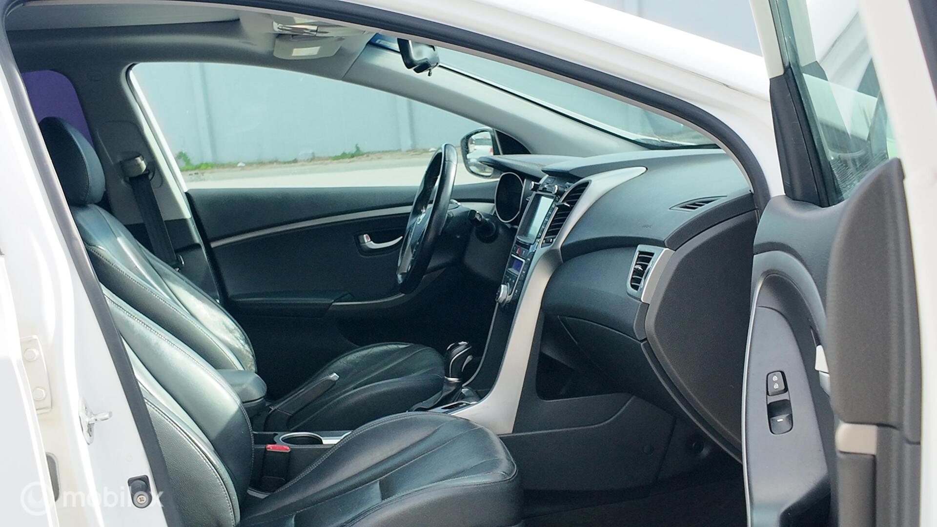 Hyundai Elantra GT photo 18