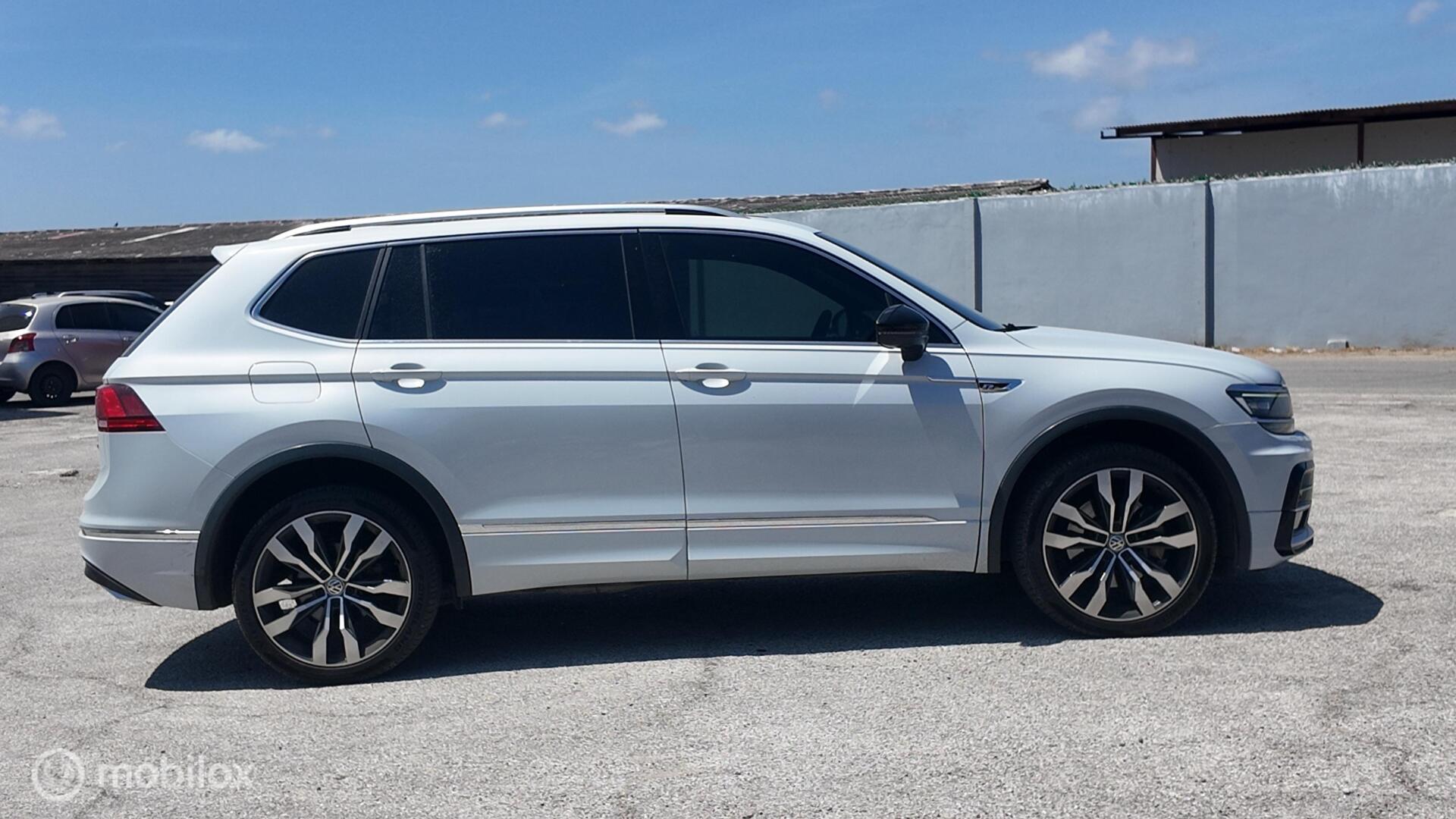 Volkswagen Tiguan R-Line photo 7
